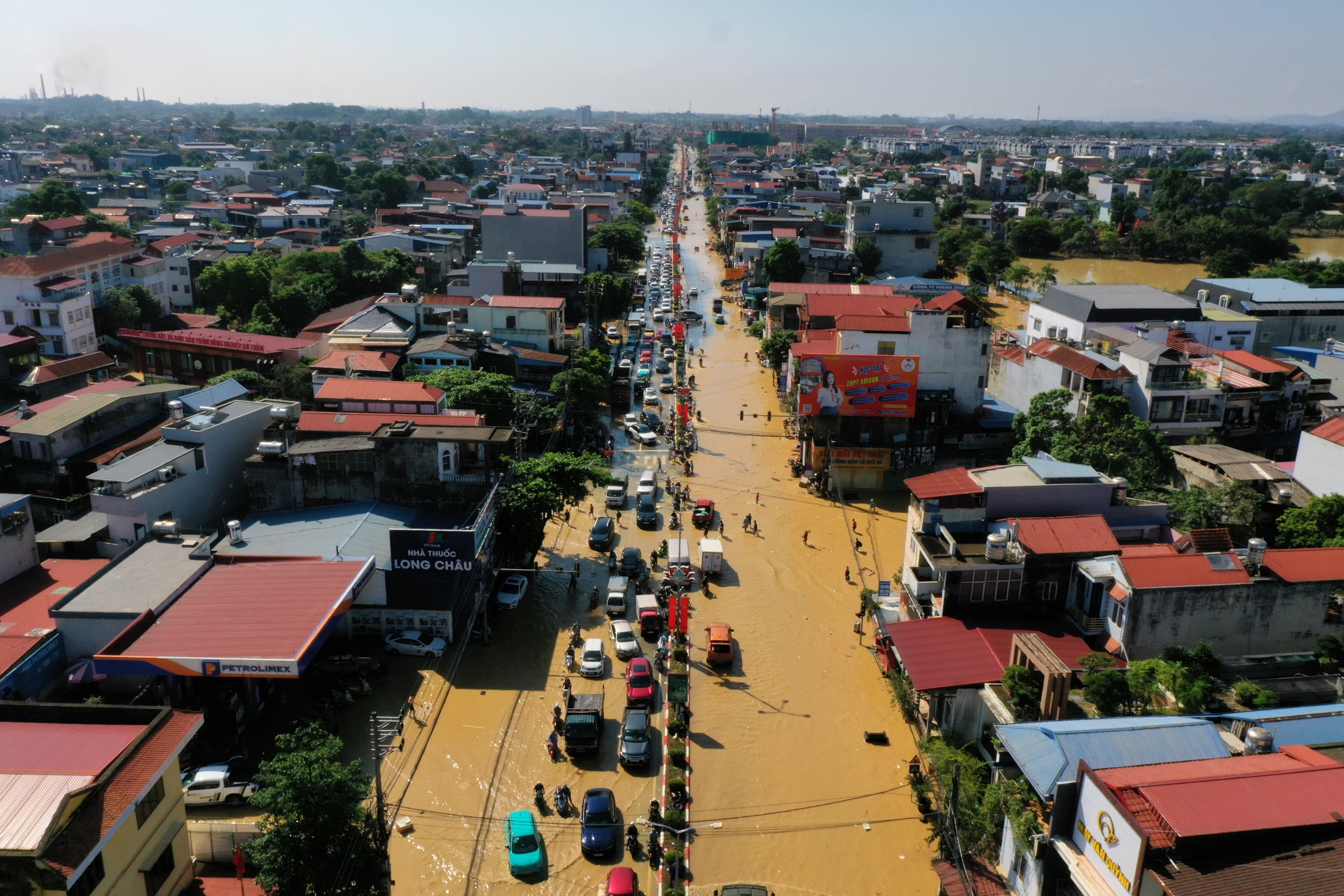 Cận cảnh Th&aacute;i Nguy&ecirc;n ngổn ngang sau nước lũ r&uacute;t v&agrave; nỗi lo của người d&acirc;n - Ảnh 1.