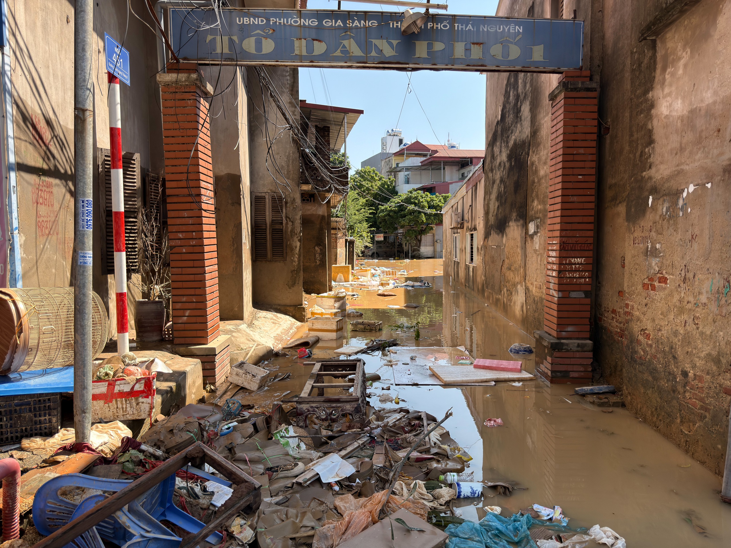Cận cảnh Th&aacute;i Nguy&ecirc;n ngổn ngang sau nước lũ r&uacute;t v&agrave; nỗi lo của người d&acirc;n - Ảnh 17.