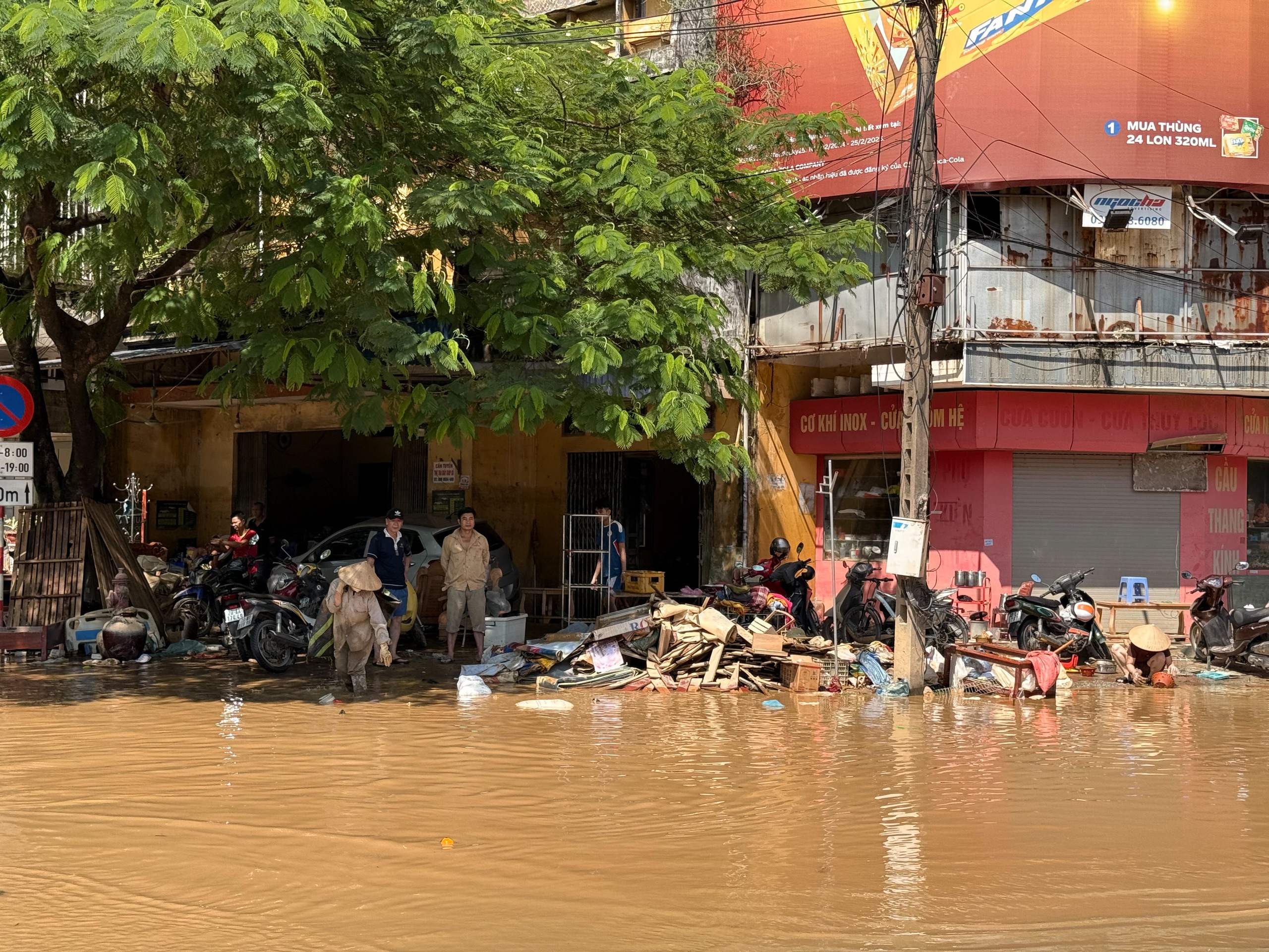 Cận cảnh Th&aacute;i Nguy&ecirc;n ngổn ngang sau nước lũ r&uacute;t v&agrave; nỗi lo của người d&acirc;n - Ảnh 14.
