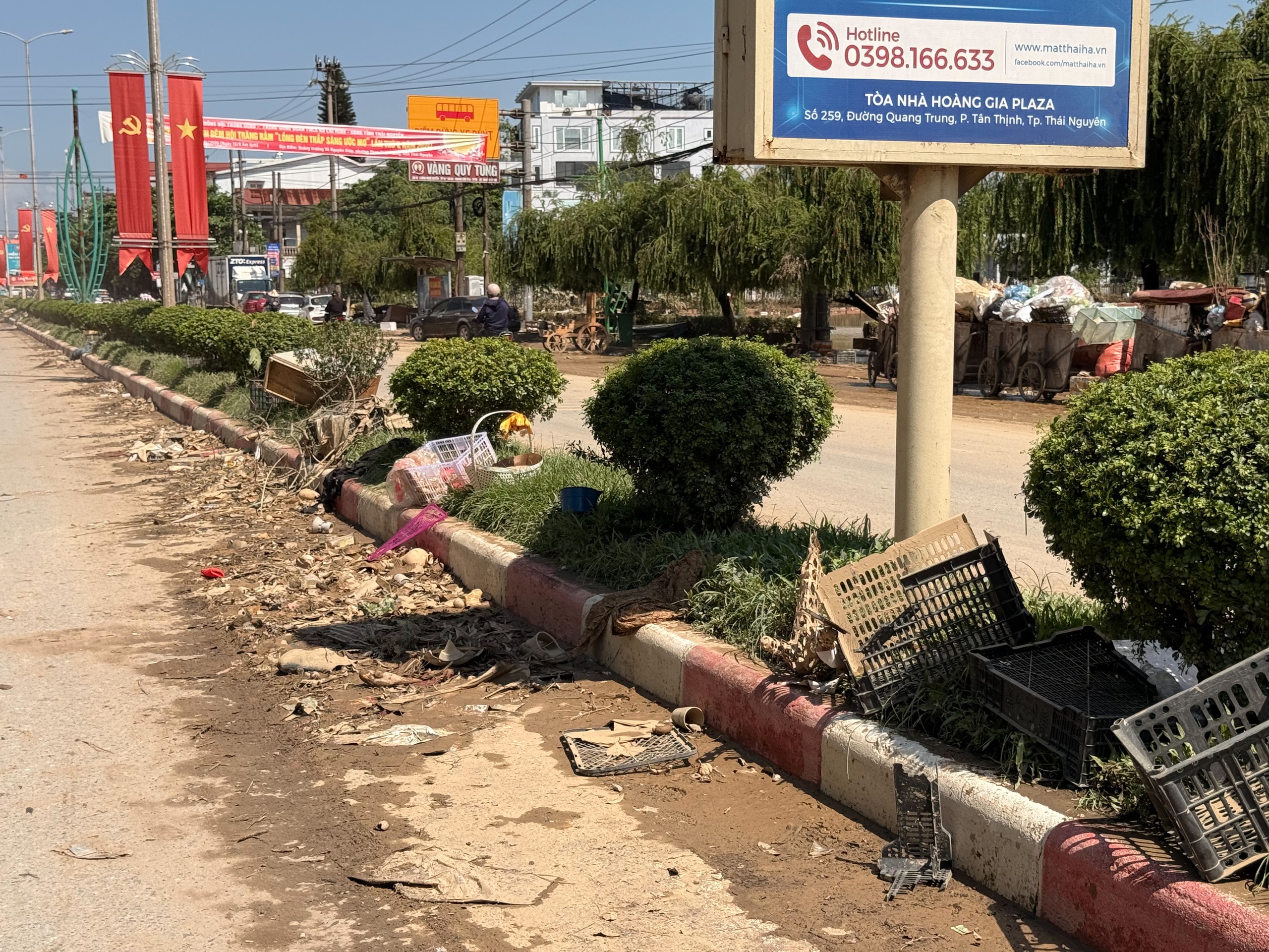 Cận cảnh Th&aacute;i Nguy&ecirc;n ngổn ngang sau nước lũ r&uacute;t v&agrave; nỗi lo của người d&acirc;n - Ảnh 19.