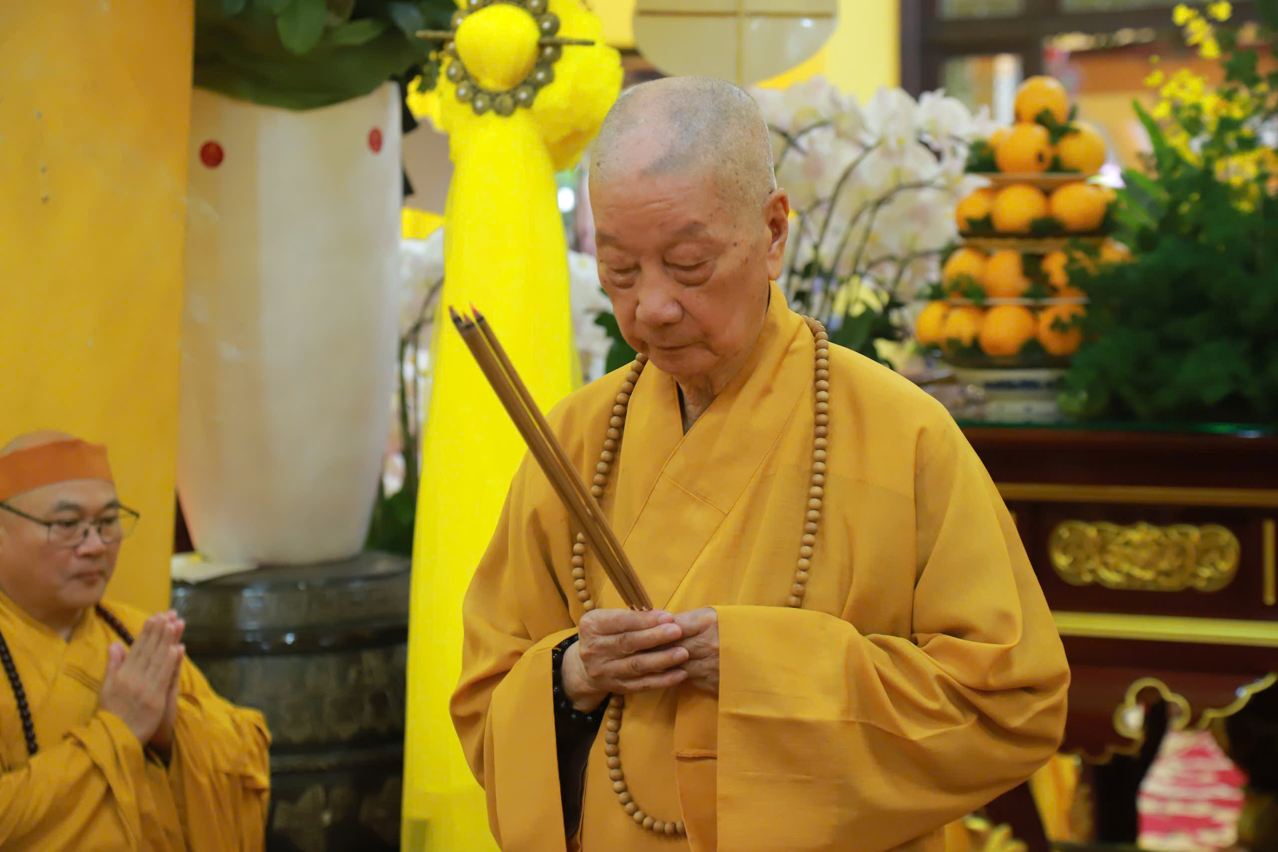 Đức Pháp chủ Giáo hội Phật giáo Việt Nam tưởng niệm trưởng lão hòa thượng Thích Trí Tịnh - Ảnh 4.