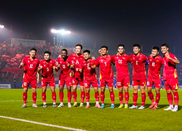 Thử đoán HLV Kim Sang-sik sẽ thử nghiệm những gì khi Việt Nam tái đấu Nepal?
- Ảnh 1. Thử đoán HLV Kim Sang-sik sẽ thử nghiệm những gì khi Việt Nam tái đấu Nepal?
- Ảnh 1.