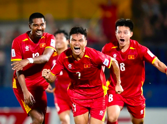 Thử đoán HLV Kim Sang-sik sẽ thử nghiệm những gì khi Việt Nam tái đấu Nepal?
- Ảnh 2. Thử đoán HLV Kim Sang-sik sẽ thử nghiệm những gì khi Việt Nam tái đấu Nepal?
- Ảnh 2.