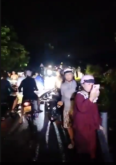 Vỡ hồ chứa nước trên núi ở Tuy Phong cuốn trôi 3 người cùng gia đình - Ảnh 2. Vỡ hồ chứa nước trên núi ở Tuy Phong cuốn trôi 3 người cùng gia đình - Ảnh 2.