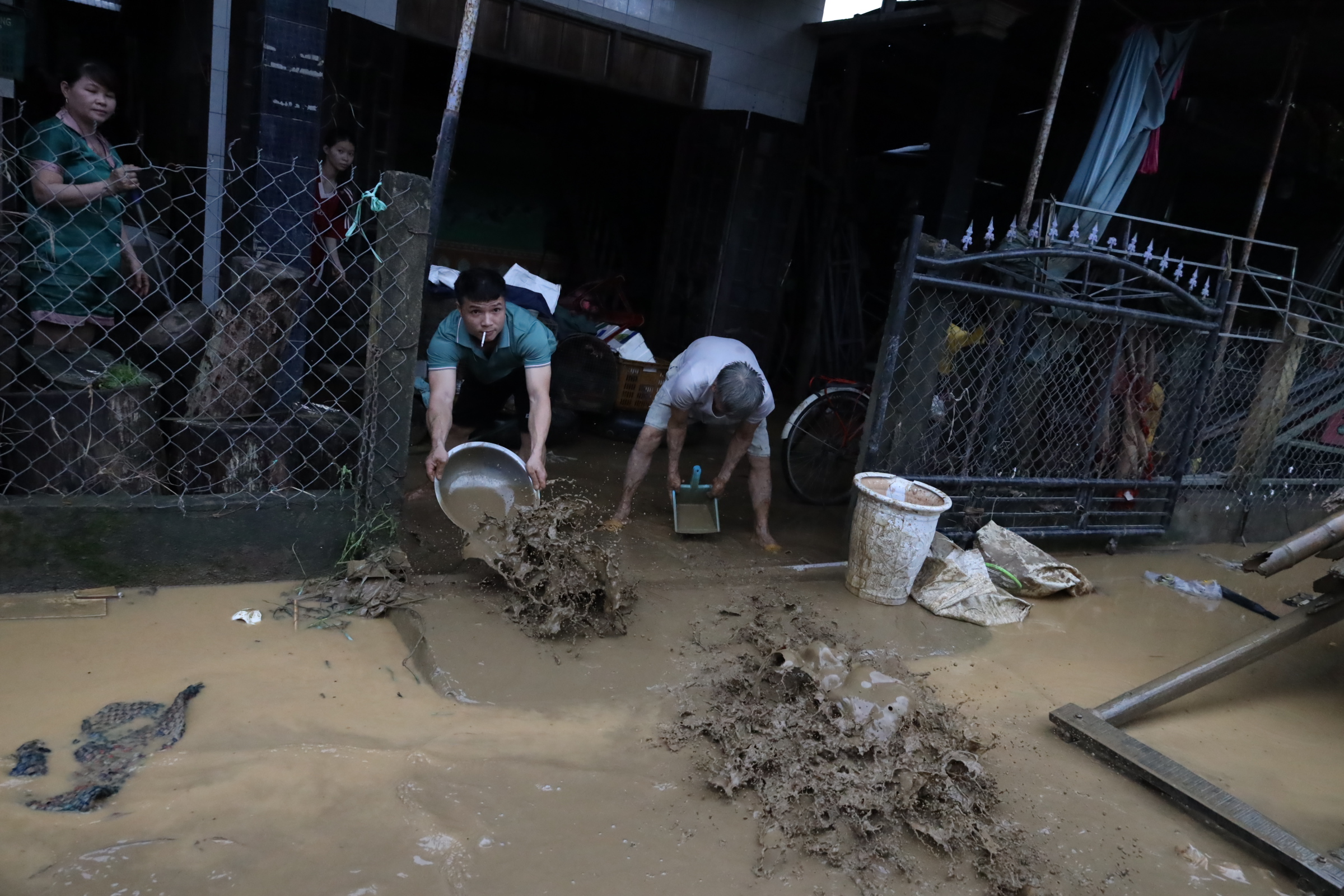 Sau Lũ Lịch Sử, Coi Chừng Dịch Bệnh Rình Rập- Ảnh 5.