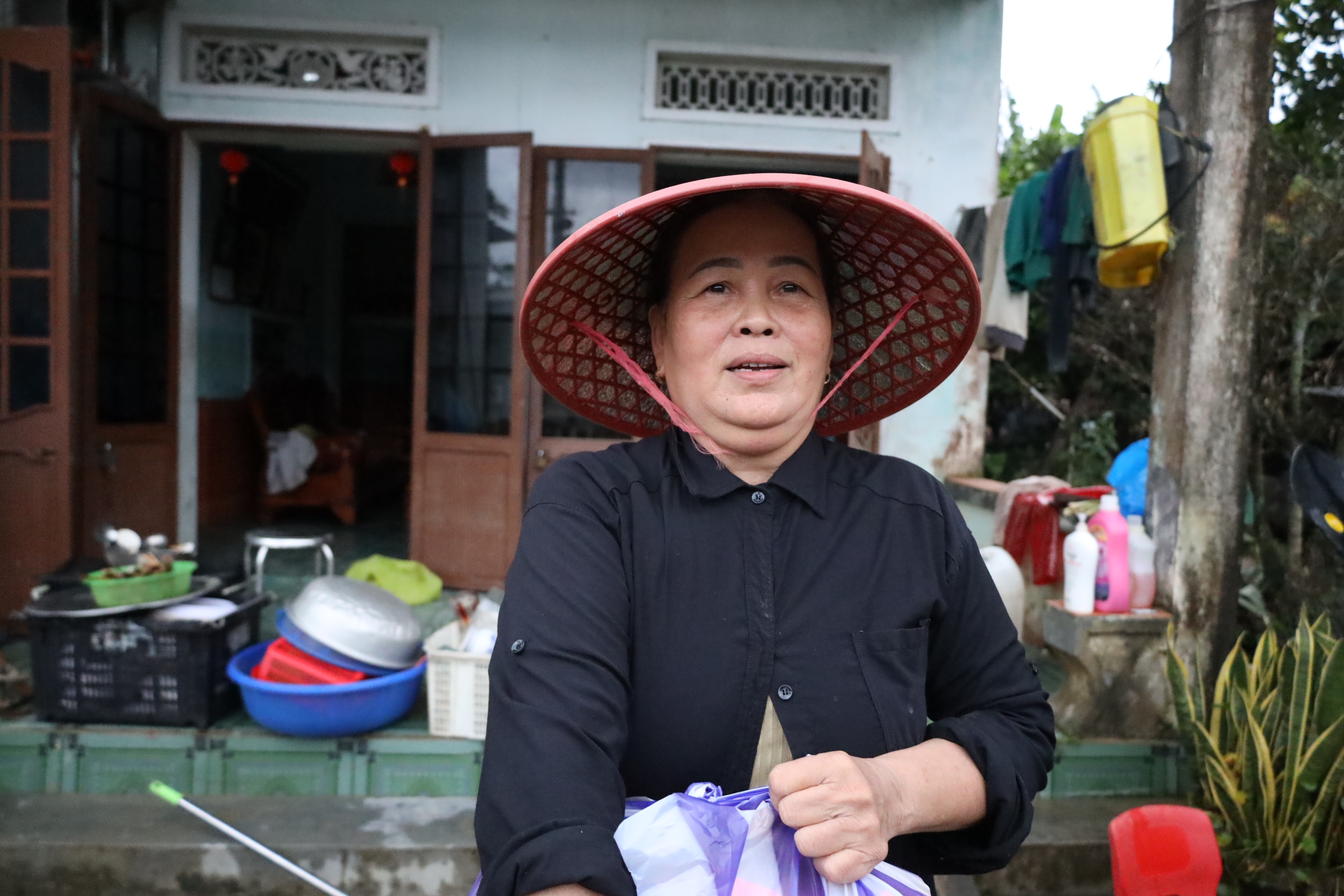 Nước sông Vu Gia - Thu Bồn lại dâng, người Đà Nẵng nhắc nhau: 'Đừng vội đưa đồ xuống!'- Ảnh 6. Nước sông Vu Gia - Thu Bồn lại dâng, người Đà Nẵng nhắc nhau: 'Đừng vội đưa đồ xuống!'- Ảnh 6.