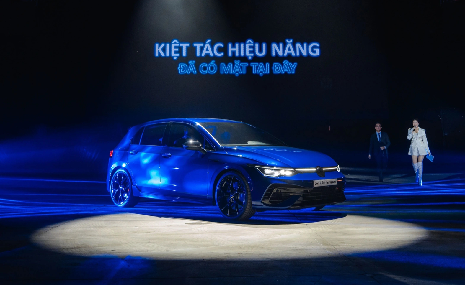 Volkswagen Golf phiên bản đắt nhất - R Performance được trang bị những gì?