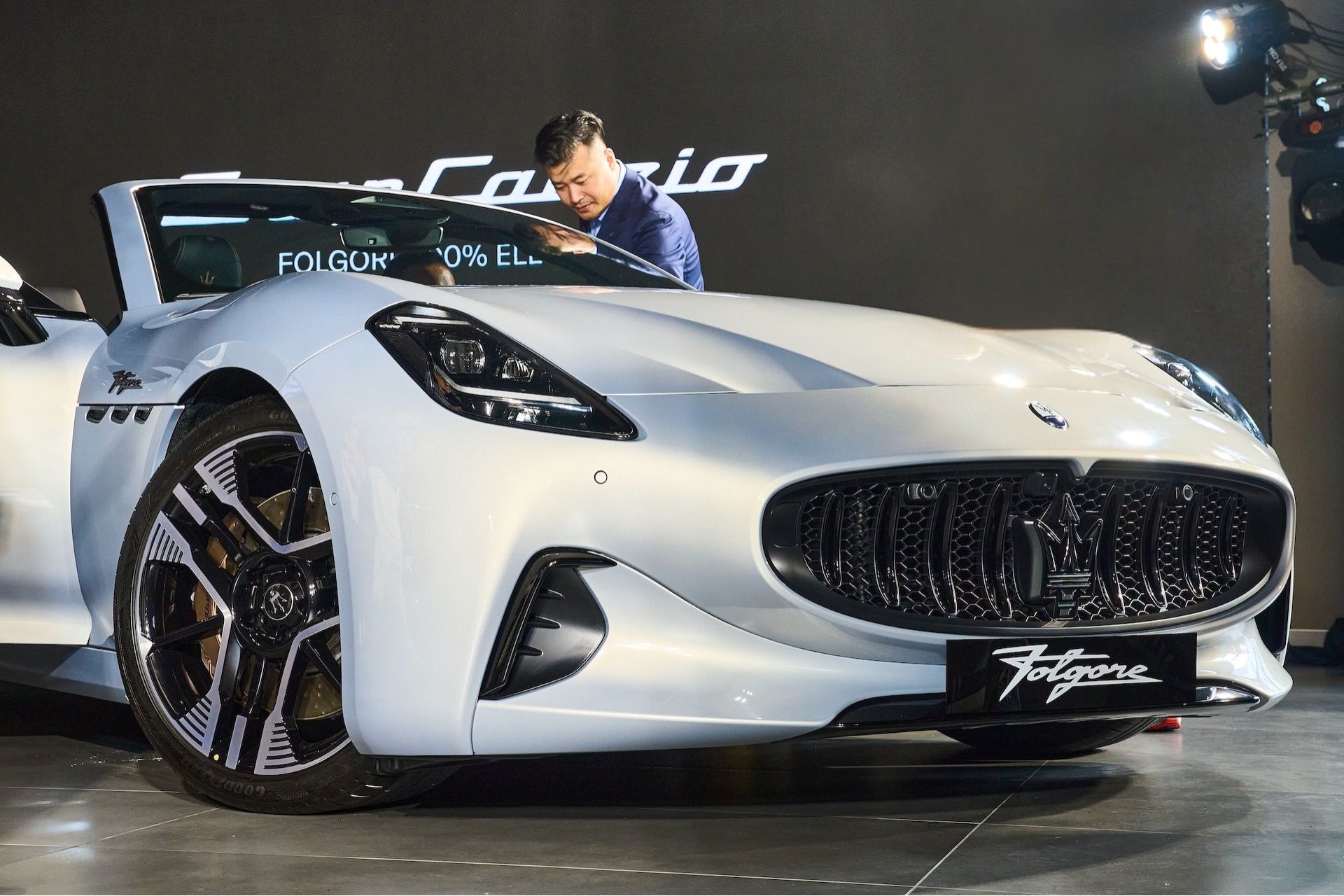 Xe mui trần hạng sang Maserati GranCabrio Folgore có giá hơn 13,3 tỉ đồng - Ảnh 3.