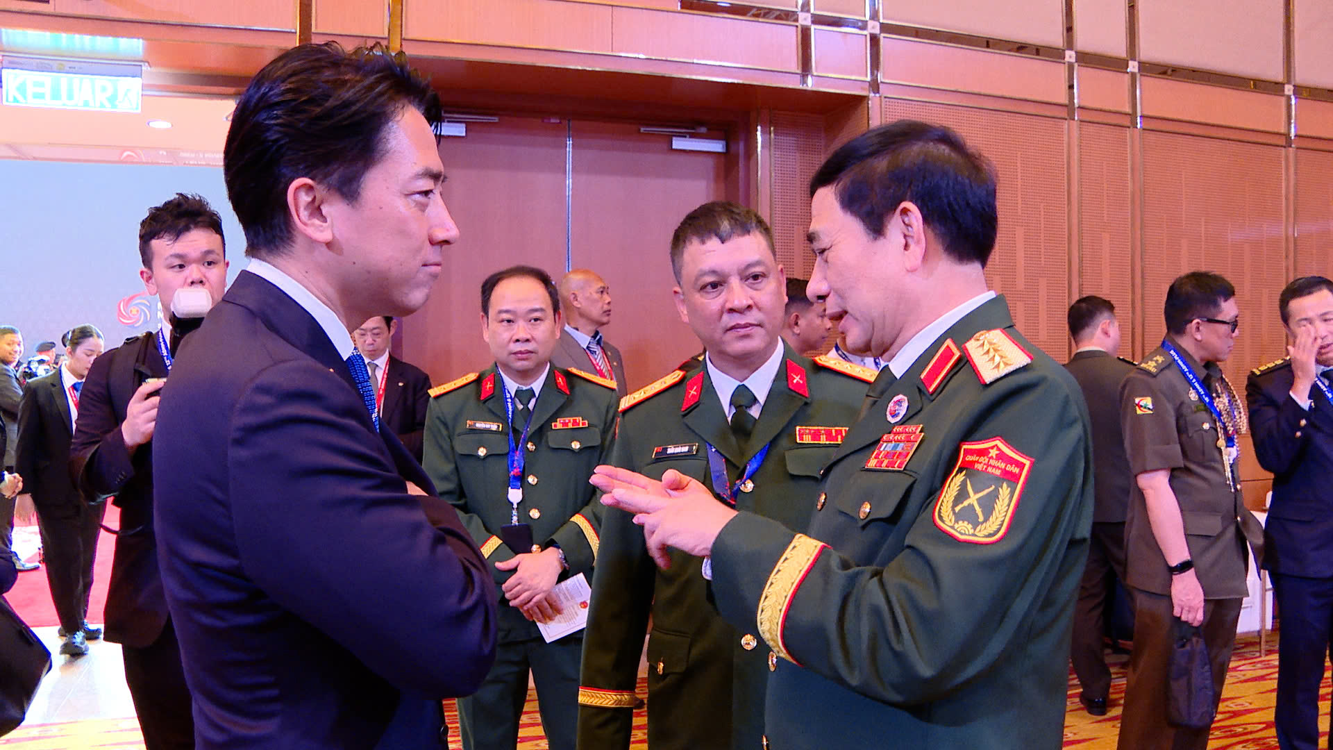 - Ảnh 4. - Ảnh 4.