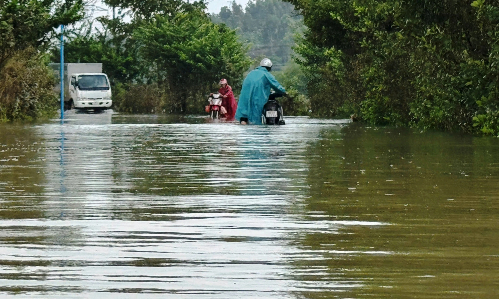 Đà Nẵng, Quảng Ngãi ứng phó nguy cơ lũ chồng lũ - Ảnh 1. Đà Nẵng, Quảng Ngãi ứng phó nguy cơ lũ chồng lũ - Ảnh 1.