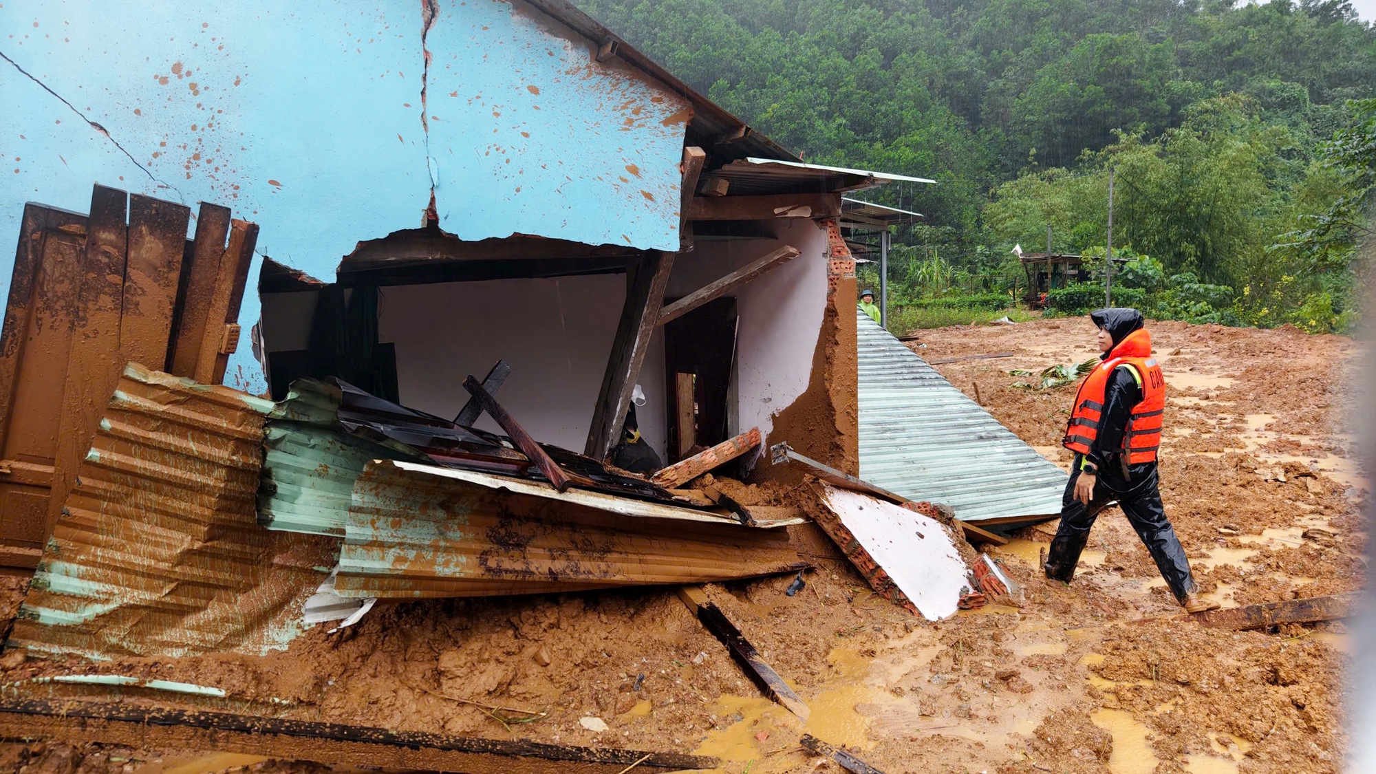 Đà Nẵng, Quảng Ngãi ứng phó nguy cơ lũ chồng lũ - Ảnh 6. Đà Nẵng, Quảng Ngãi ứng phó nguy cơ lũ chồng lũ - Ảnh 6.