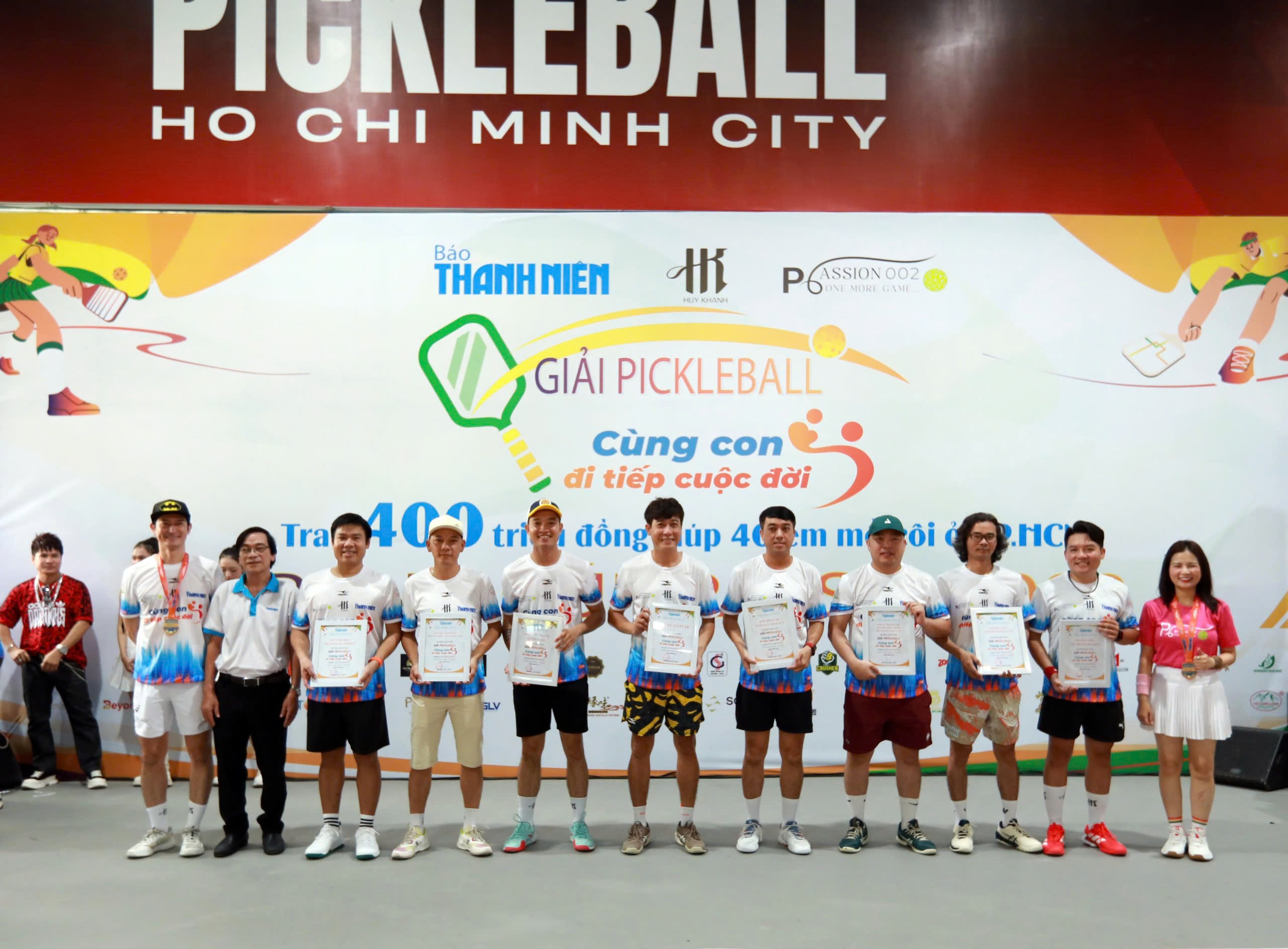 Xúc động khi 400 triệu đồng được trao tận tay các em nhỏ mồ côi- Ảnh 15. Xúc động khi 400 triệu đồng được trao tận tay các em nhỏ mồ côi- Ảnh 15.