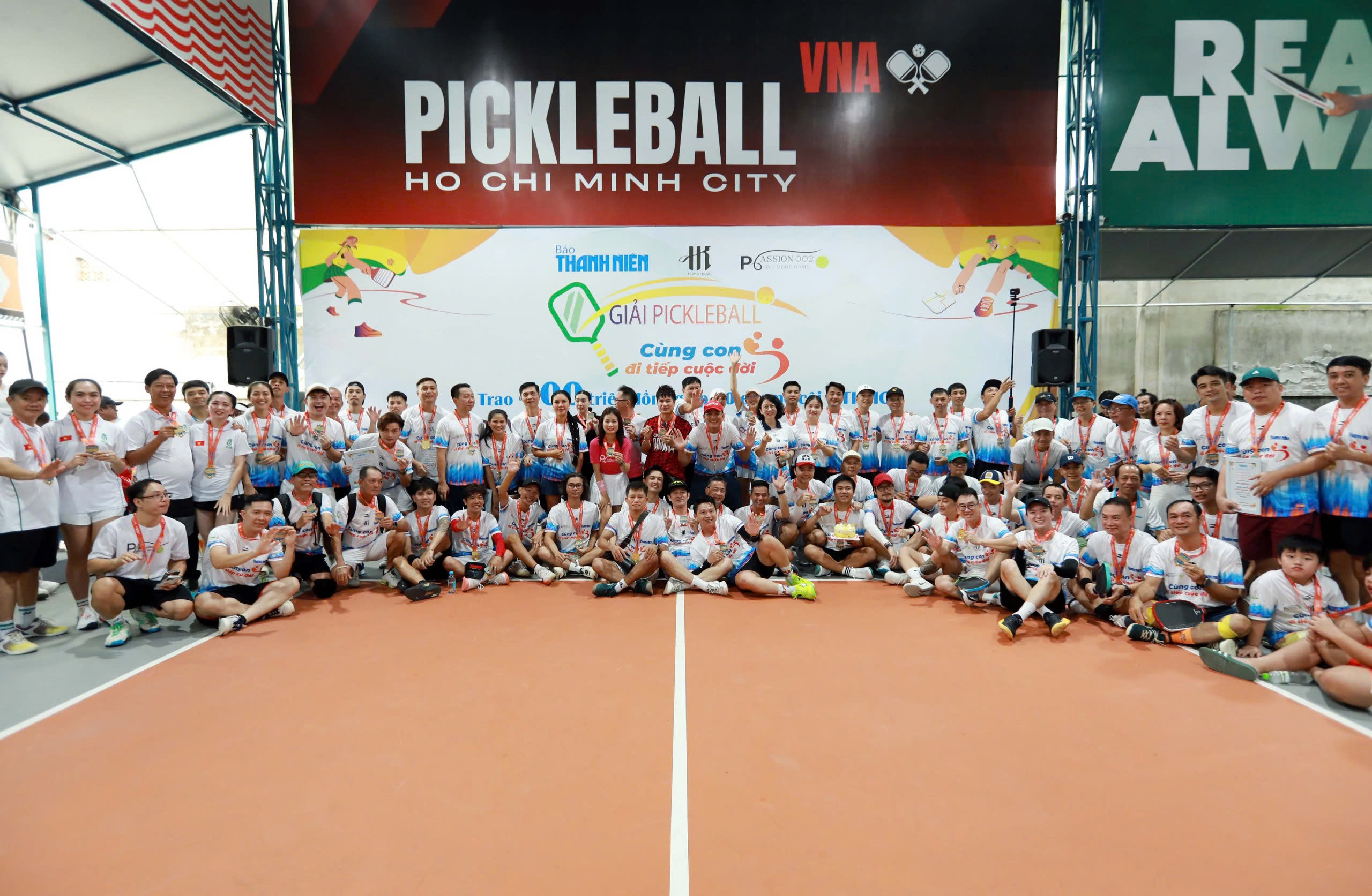 Xúc động khi 400 triệu đồng được trao tận tay các em nhỏ mồ côi- Ảnh 17. Xúc động khi 400 triệu đồng được trao tận tay các em nhỏ mồ côi- Ảnh 17.