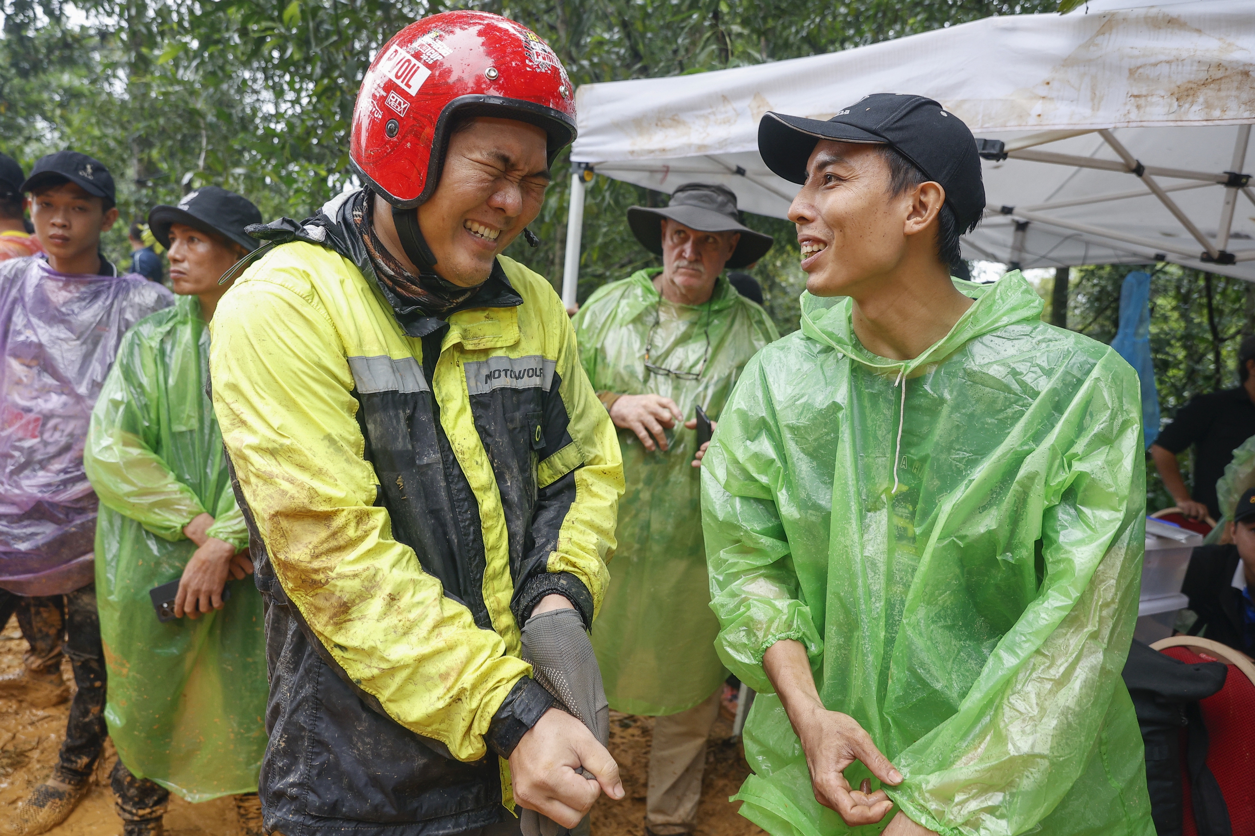 'Lái cứng' loay hoay vượt lầy tại giải đua ô tô địa hình lớn nhất Việt Nam- Ảnh 12. 'Lái cứng' loay hoay vượt lầy tại giải đua ô tô địa hình lớn nhất Việt Nam- Ảnh 12.