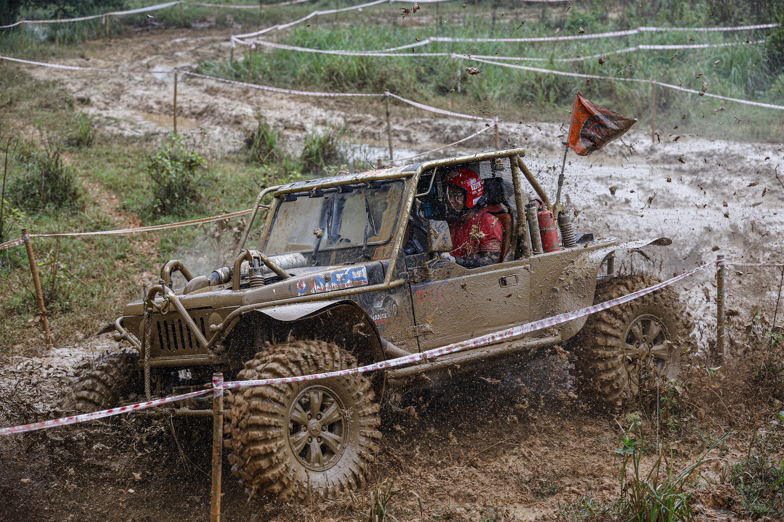 'Lái cứng' loay hoay vượt lầy tại giải đua ô tô địa hình lớn nhất Việt Nam- Ảnh 18. 'Lái cứng' loay hoay vượt lầy tại giải đua ô tô địa hình lớn nhất Việt Nam- Ảnh 18.