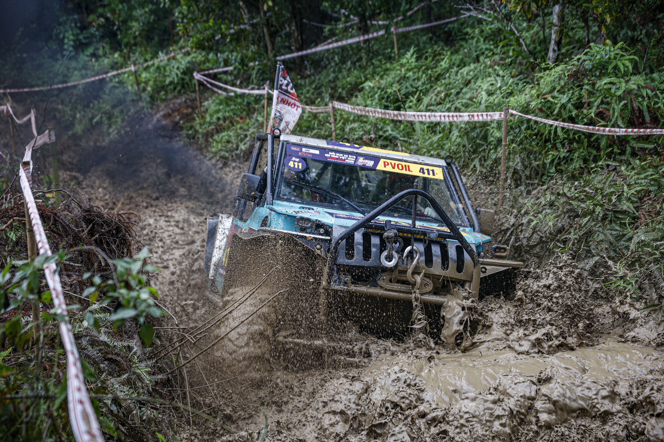 'Lái cứng' loay hoay vượt lầy tại giải đua ô tô địa hình lớn nhất Việt Nam- Ảnh 13. 'Lái cứng' loay hoay vượt lầy tại giải đua ô tô địa hình lớn nhất Việt Nam- Ảnh 13.