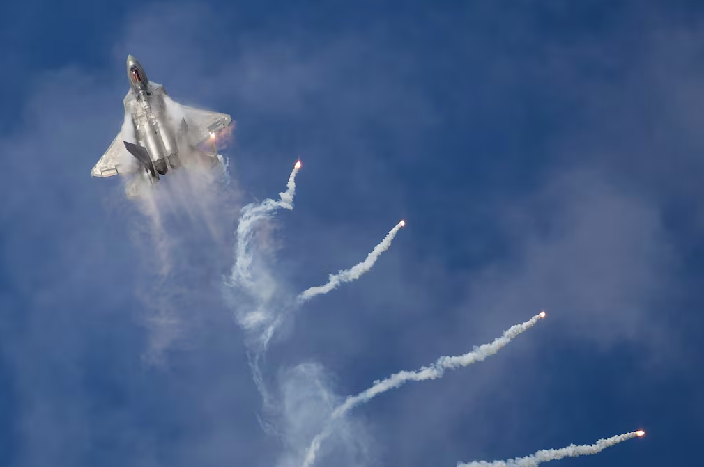 Không quân Mỹ cần chế tạo thêm tiêm kích để đạt mục tiêu quốc phòng - Ảnh 1.