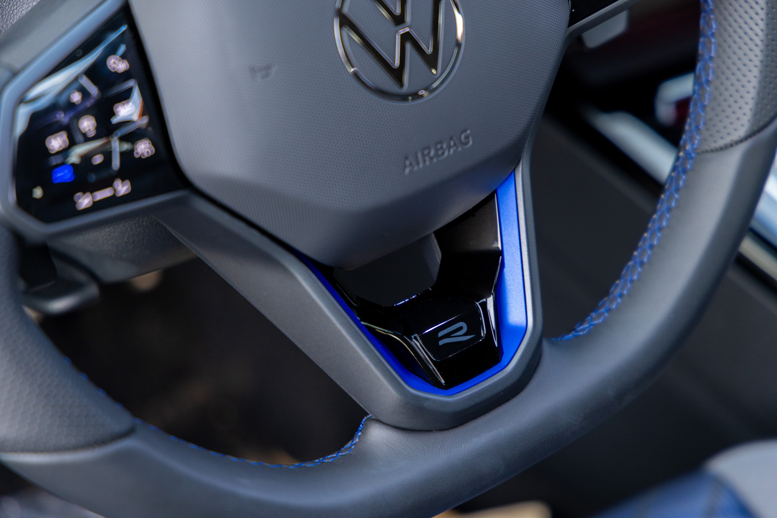 Volkswagen Golf R Performance phiên bản 'vạn người mê', giá gần 1,9 tỉ có gì khác biệt? - Ảnh 10.