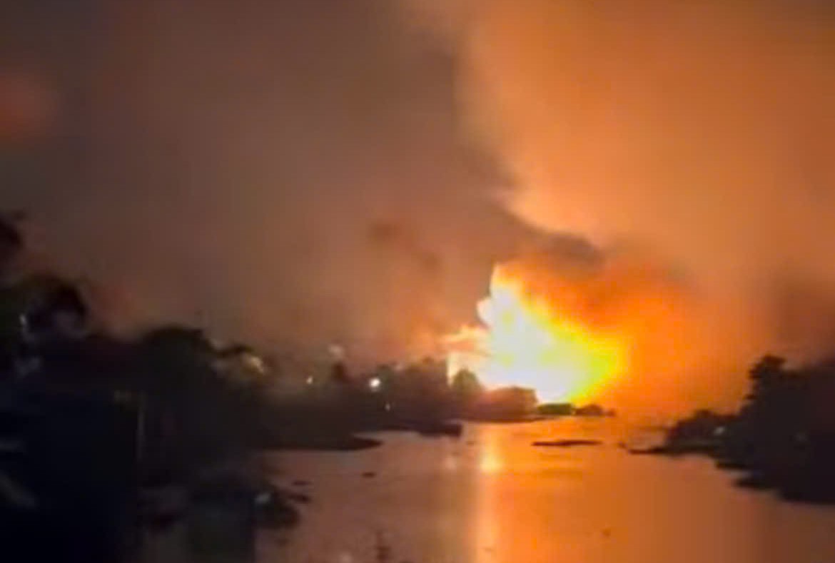 Cháy đường dây trung thế cháy lan sang 4 căn nhà dân - Ảnh 3.