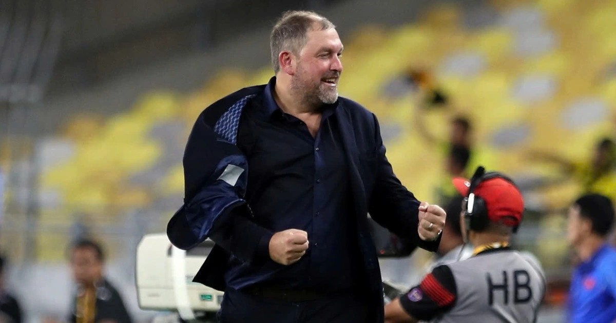 HLV đội tuyển Malaysia lạc quan giữa t&acirc;m b&atilde;o FIFA: Đặt mục ti&ecirc;u bất bại năm 2025 - Ảnh 1.