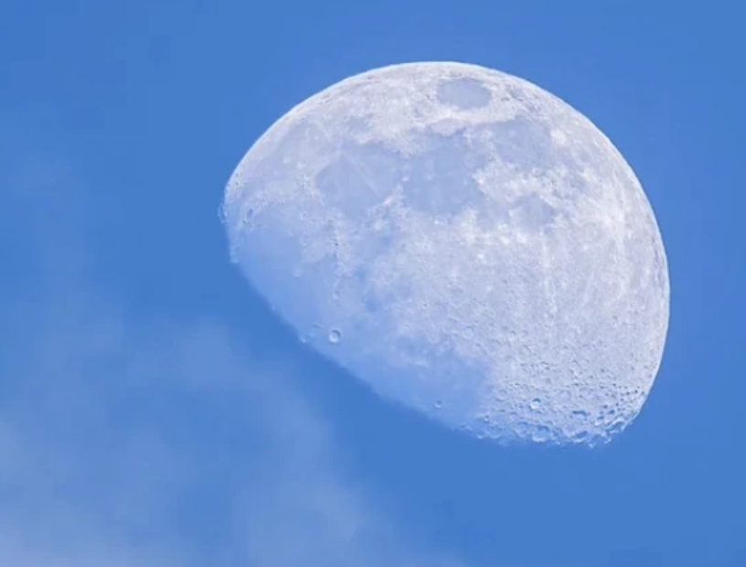 Đã đến lúc người Việt ngắm trăng vào… ban ngày: Chú ý ảo ảnh mặt trăng - Ảnh 1.