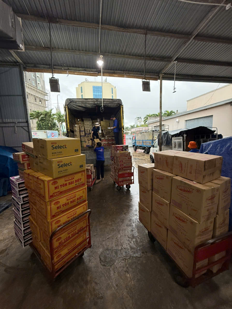 Saigon Co.op khẩn cấp hỗ trợ hàng chục tấn hàng thiết yếu,tiếp sức người dân vùng bão lũ- Ảnh 4.