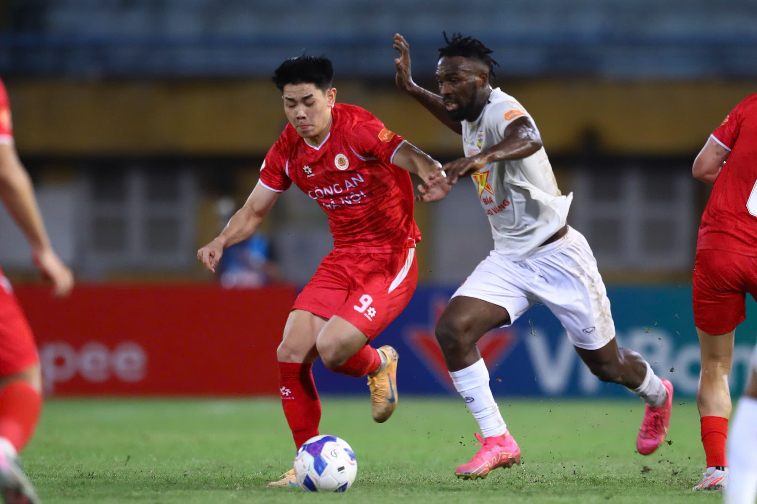 តើ U.23 វៀតណាម ប៉ះម្ចាស់ផ្ទះចិននៅពេលណា? តើស្ថានីយ៍ទូរទស្សន៍ណាមួយបានទិញសិទ្ធិអ្នកនិពន្ធទេ? - រូបថត ៣. U.23 Việt Nam đấu chủ nhà Trung Quốc khi nào, đã có đài nào mua bản quyền?- Ảnh 3.