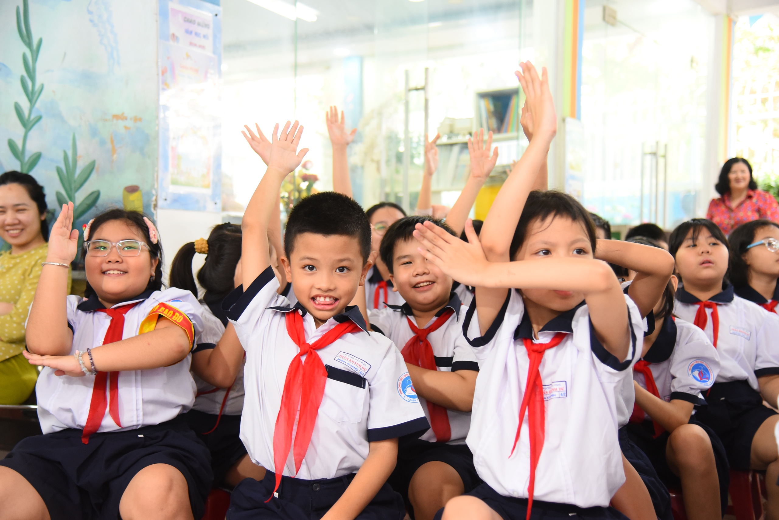 Học sinh TP.HCM học hát cải lương với NSND Tấn Giao và NSƯT Tâm Tâm - Ảnh 8.