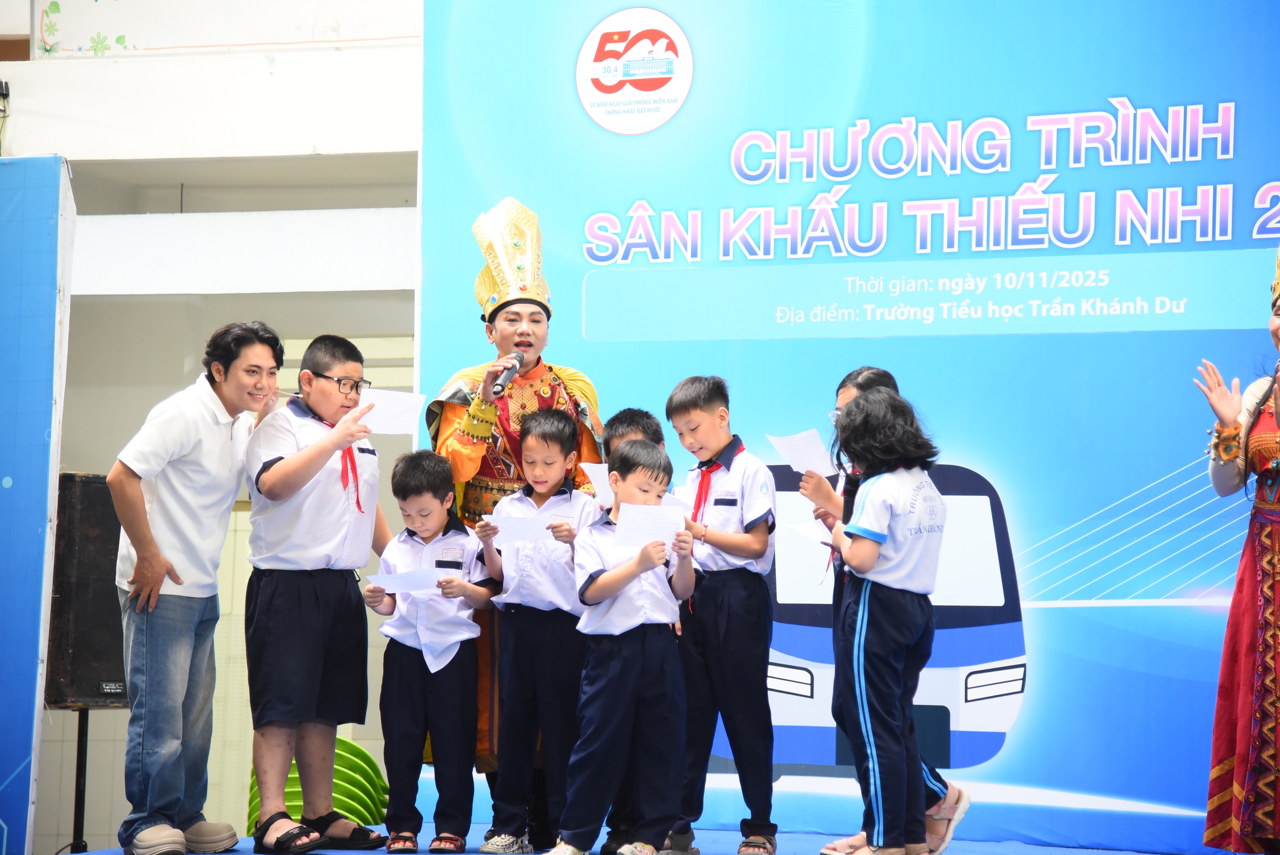 Học sinh TP.HCM học hát cải lương với NSND Tấn Giao và NSƯT Tâm Tâm - Ảnh 6.