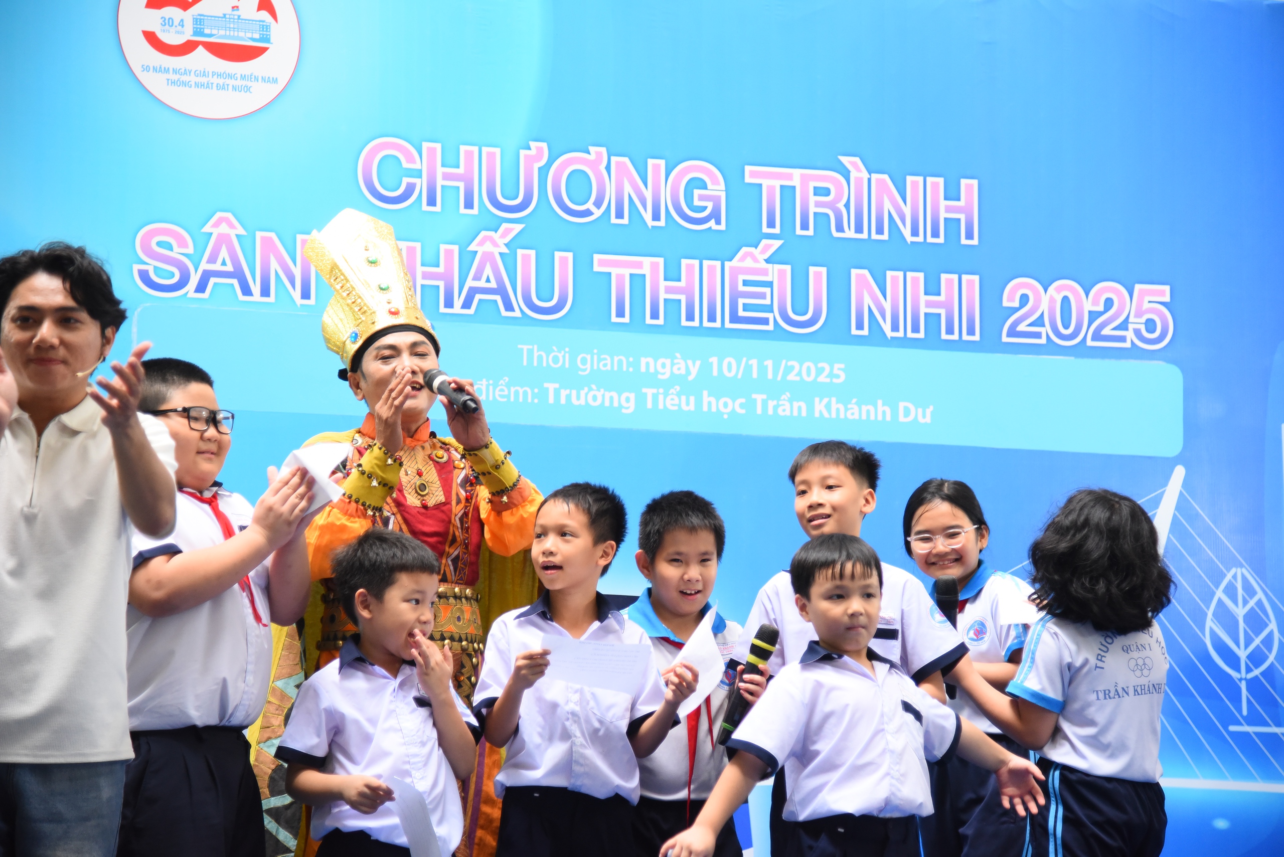 Học sinh TP.HCM học hát cải lương với NSND Tấn Giao và NSƯT Tâm Tâm - Ảnh 3.