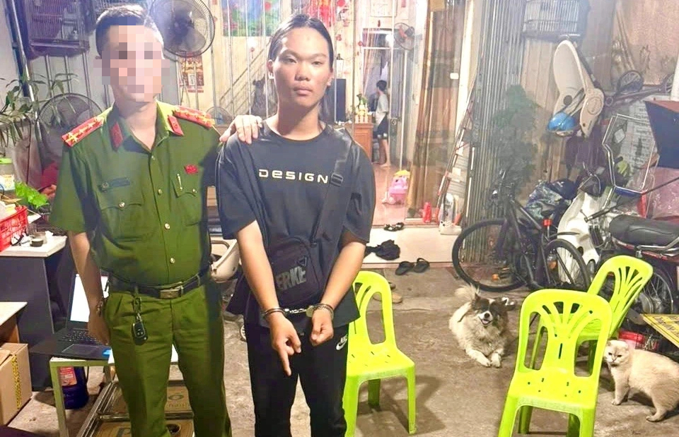 Khởi tố 5 người trong đường dây buôn lậu bạc tại biên giới Móng Cái- Ảnh 1.