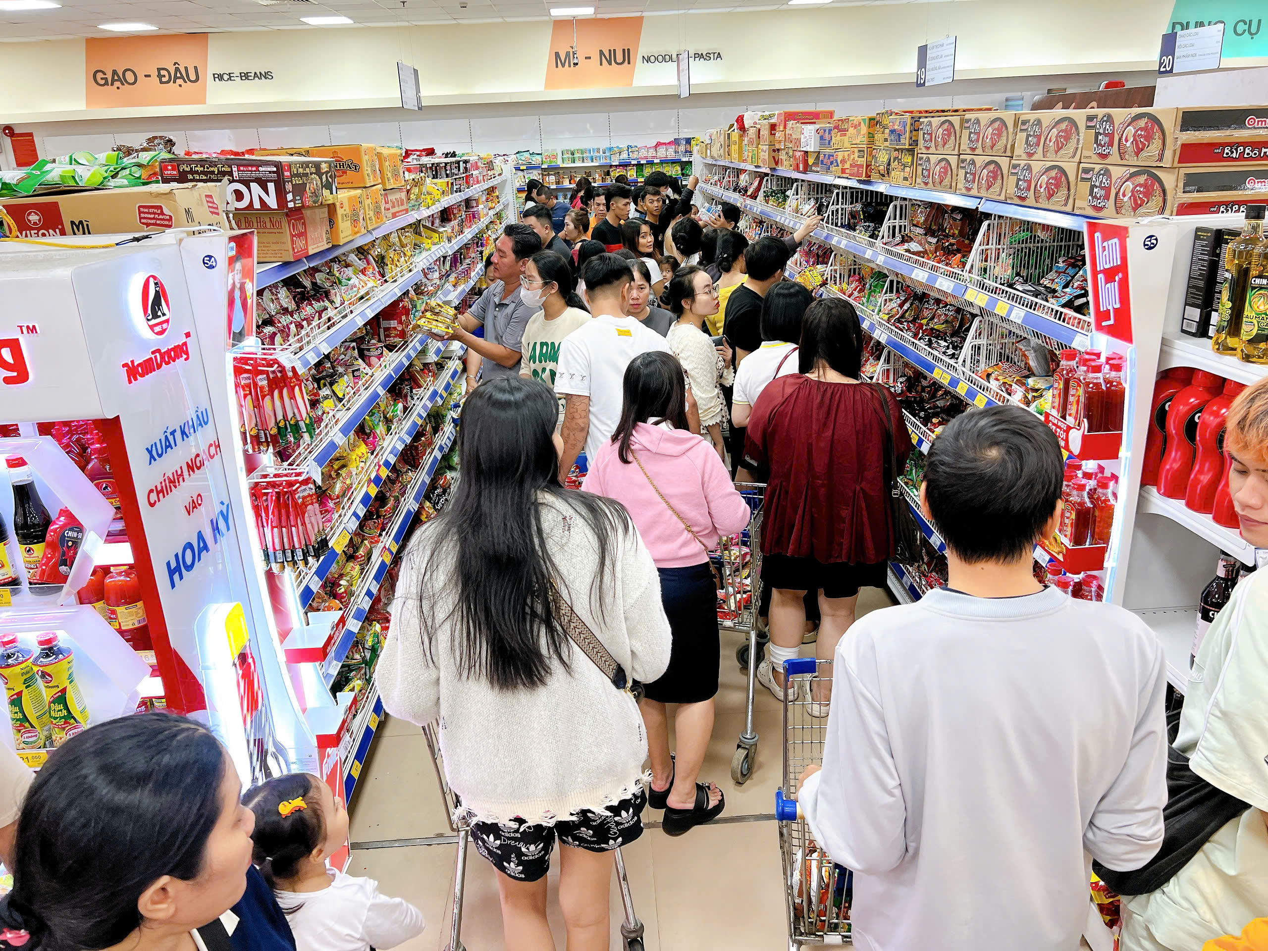 Saigon Co.op khẩn cấp hỗ trợ hàng chục tấn hàng thiết yếu,tiếp sức người dân vùng bão lũ- Ảnh 6.