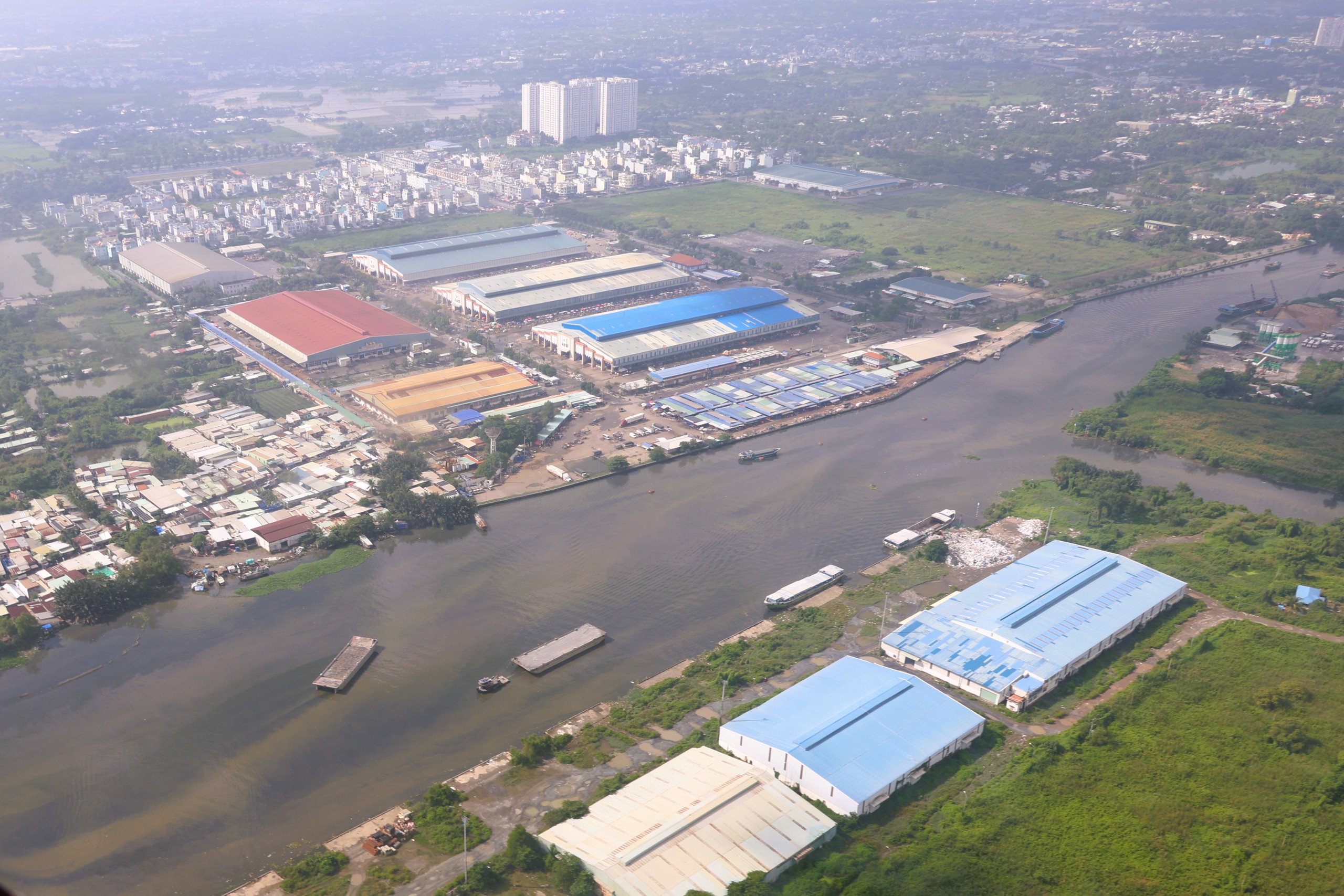 Phía tây nam TP. Hồ Chí Minh nhìn từ trực thăng quân sự - Ảnh 3.