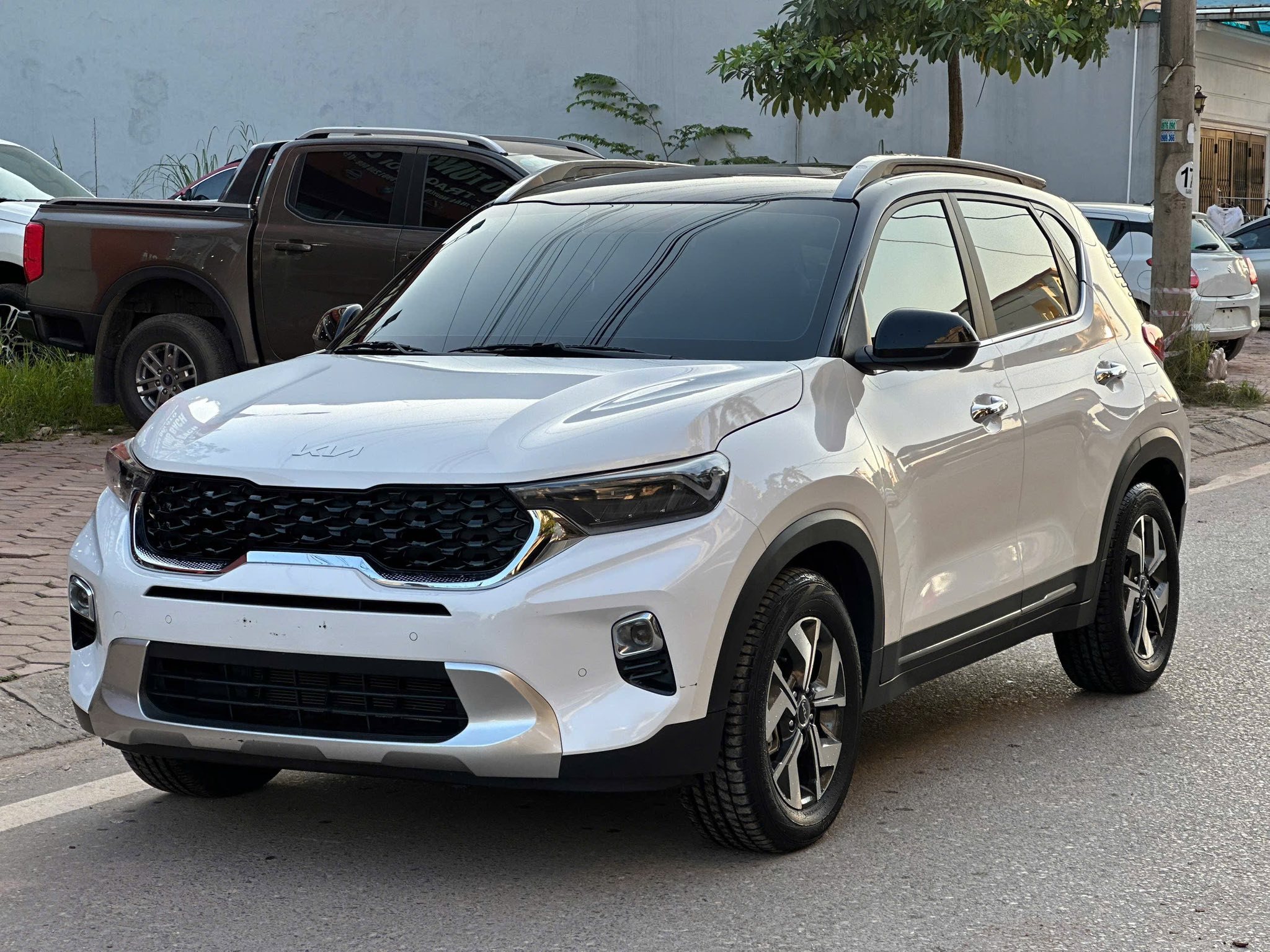 Tài chính tầm 550 triệu đồng, chọn KIA Sonet cũ hay VinFast VF 5 mới? - Ảnh 2.