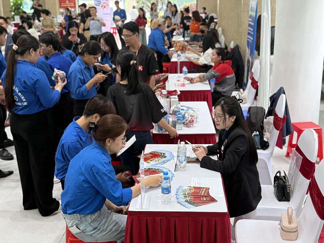 Hơn 1.660 vị trí việc làm dành cho lao động trẻ - Ảnh 1.