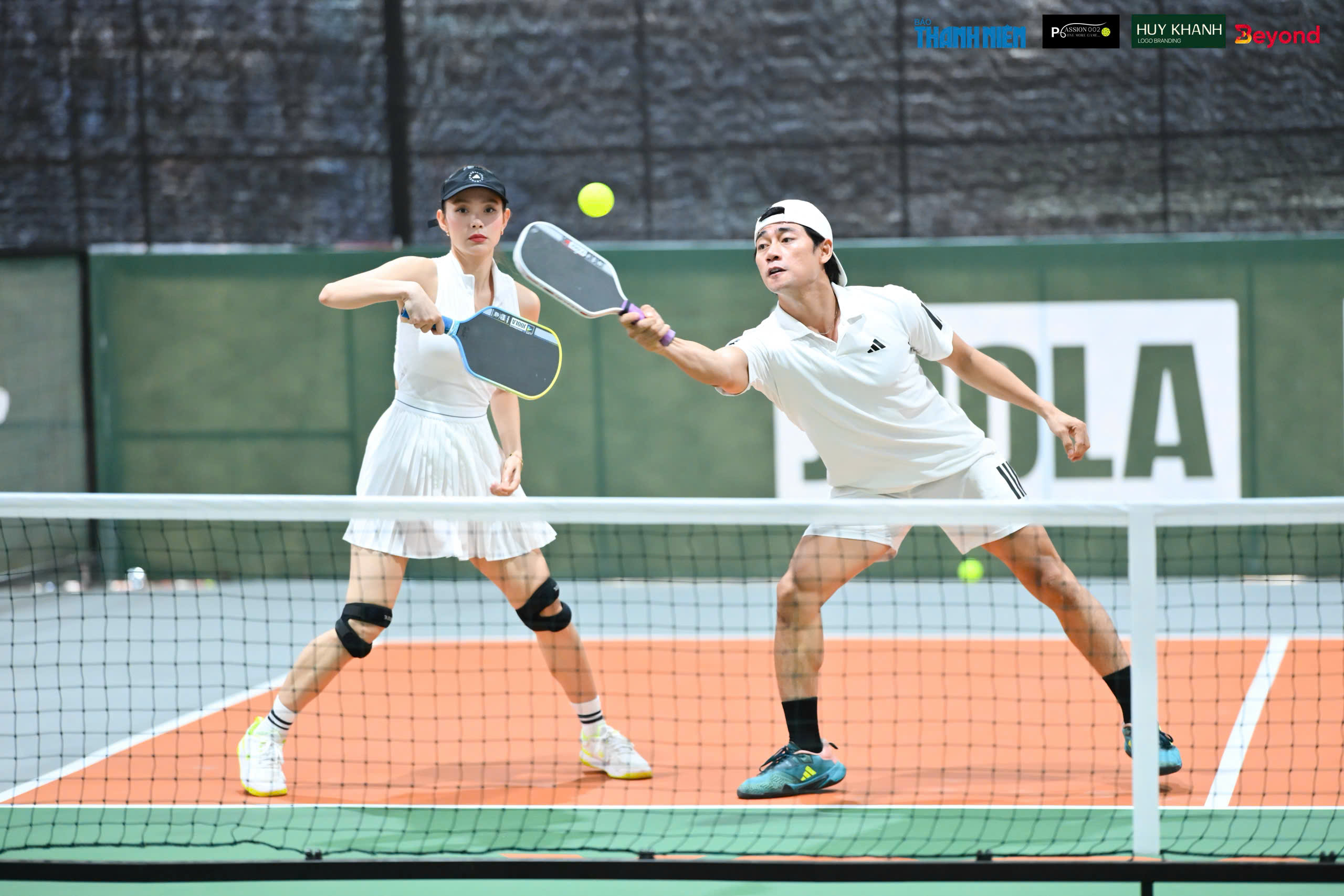 Lợi Trần 'Tử chiến trên không' 'cháy' với pickleball - Ảnh 1.