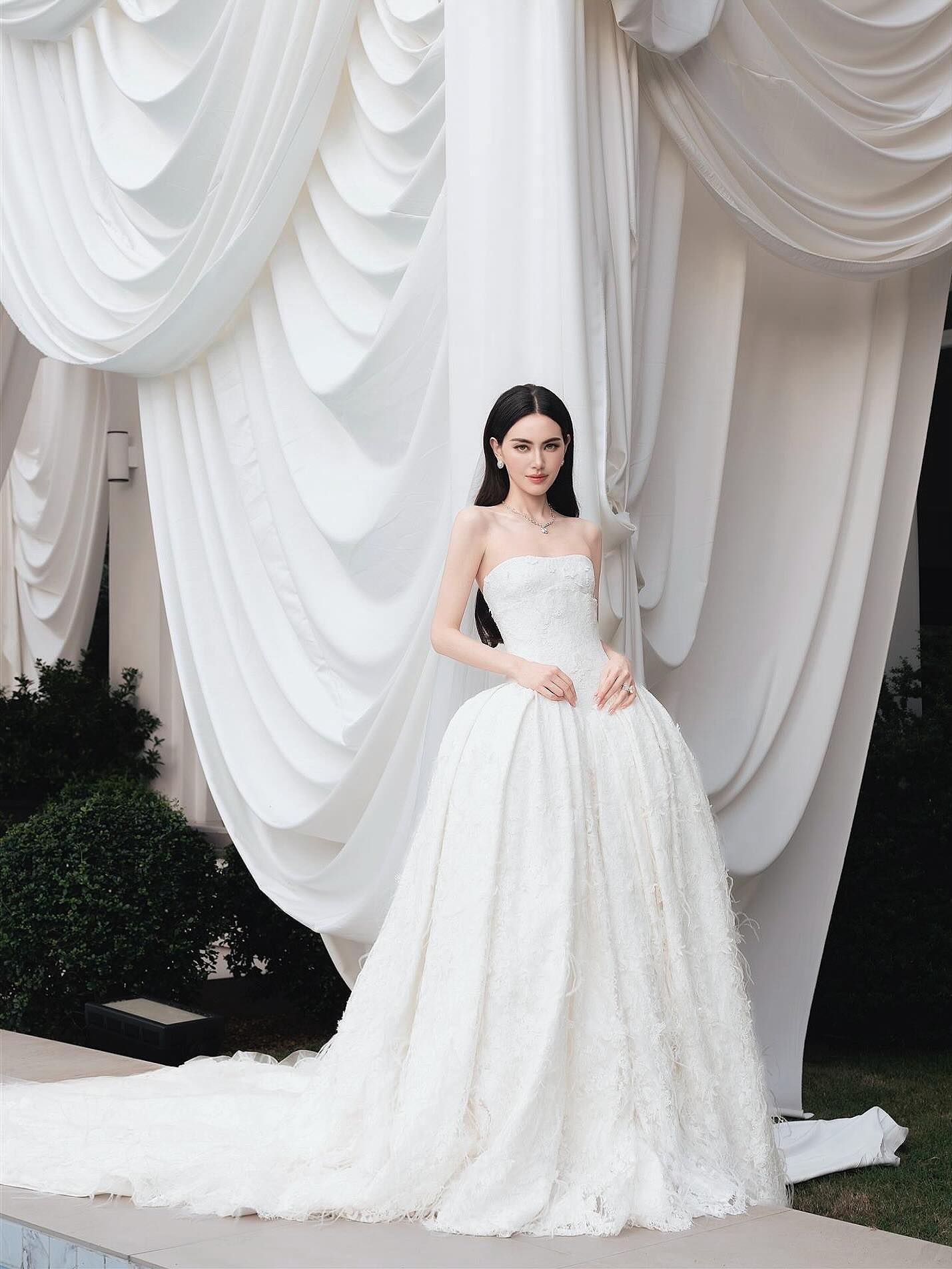 Đám cưới cổ tích của 'ma nữ' đẹp nhất Thái Lan Mai Davika - Ảnh 3.