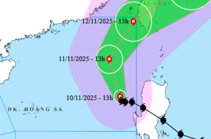 - Ảnh 1. Dự báo vùng nguy hiểm trong cơn bão số 14, tàu thuyền 13 tỉnh phải tránh xa- Ảnh 1.