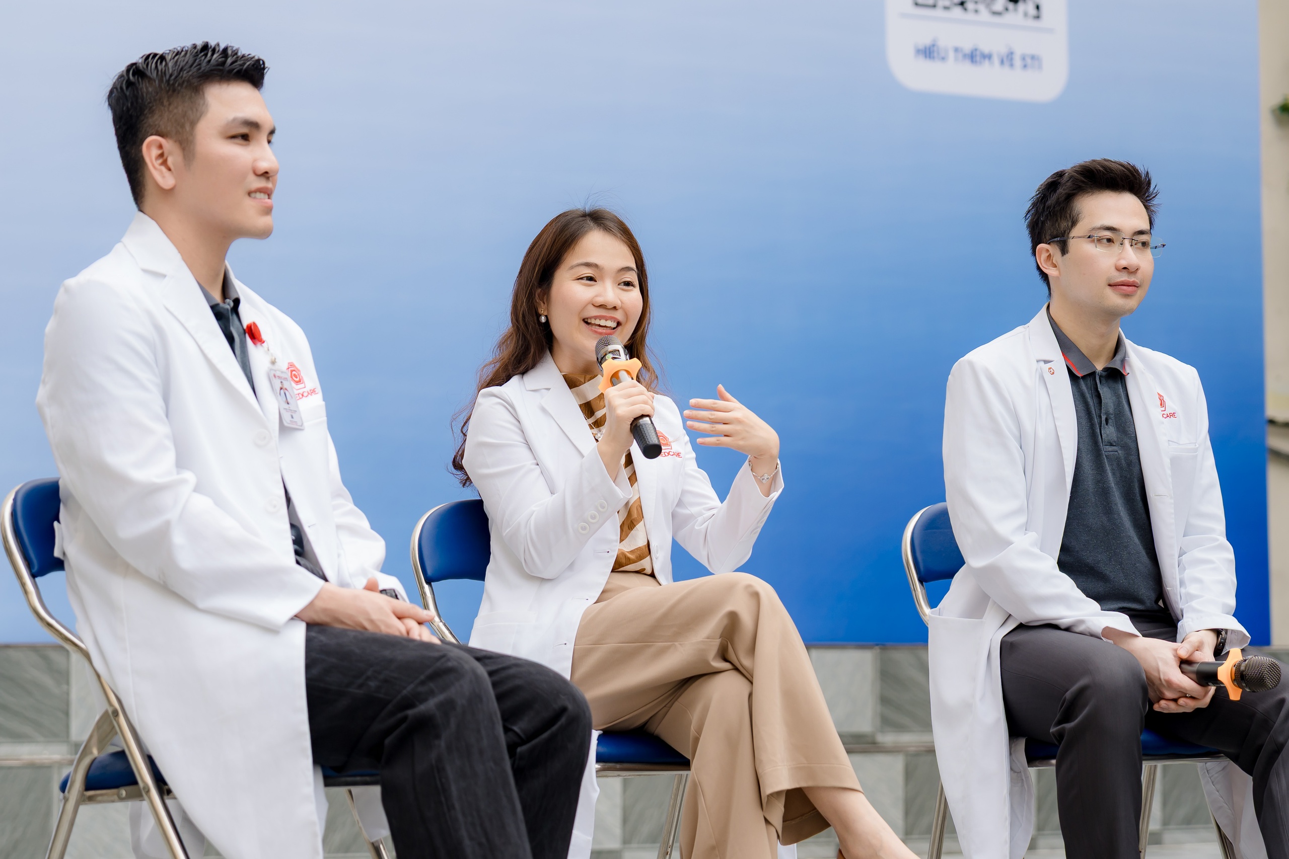 Á hậu Lệ Hằng, Á vương Minh Toại giải đáp 'chuyện khó nói' của học sinh - Ảnh 3.