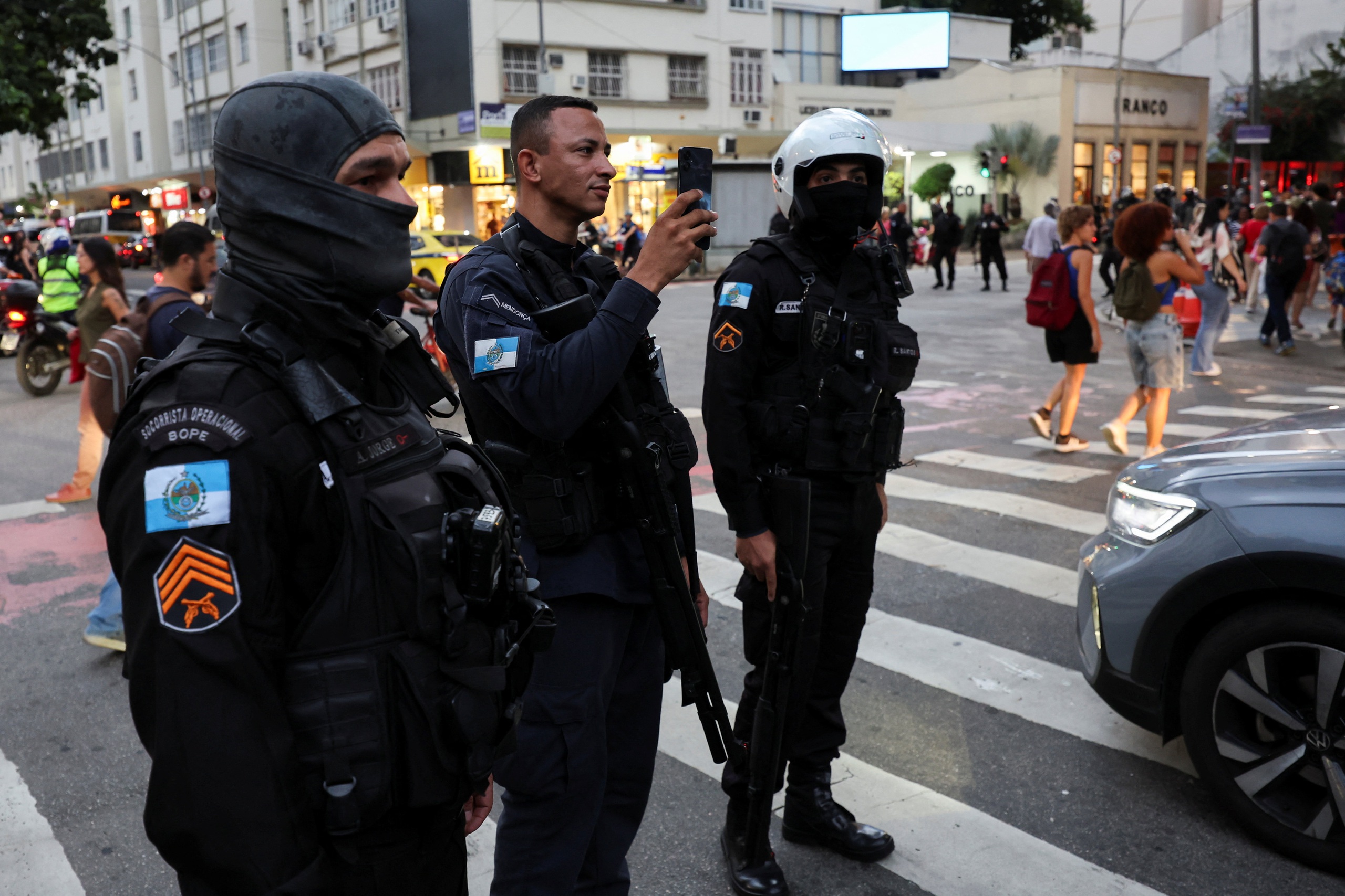 Chiến dịch truy tìm thủ lĩnh băng đảng của cảnh sát Brazil thất bại - Ảnh 1.