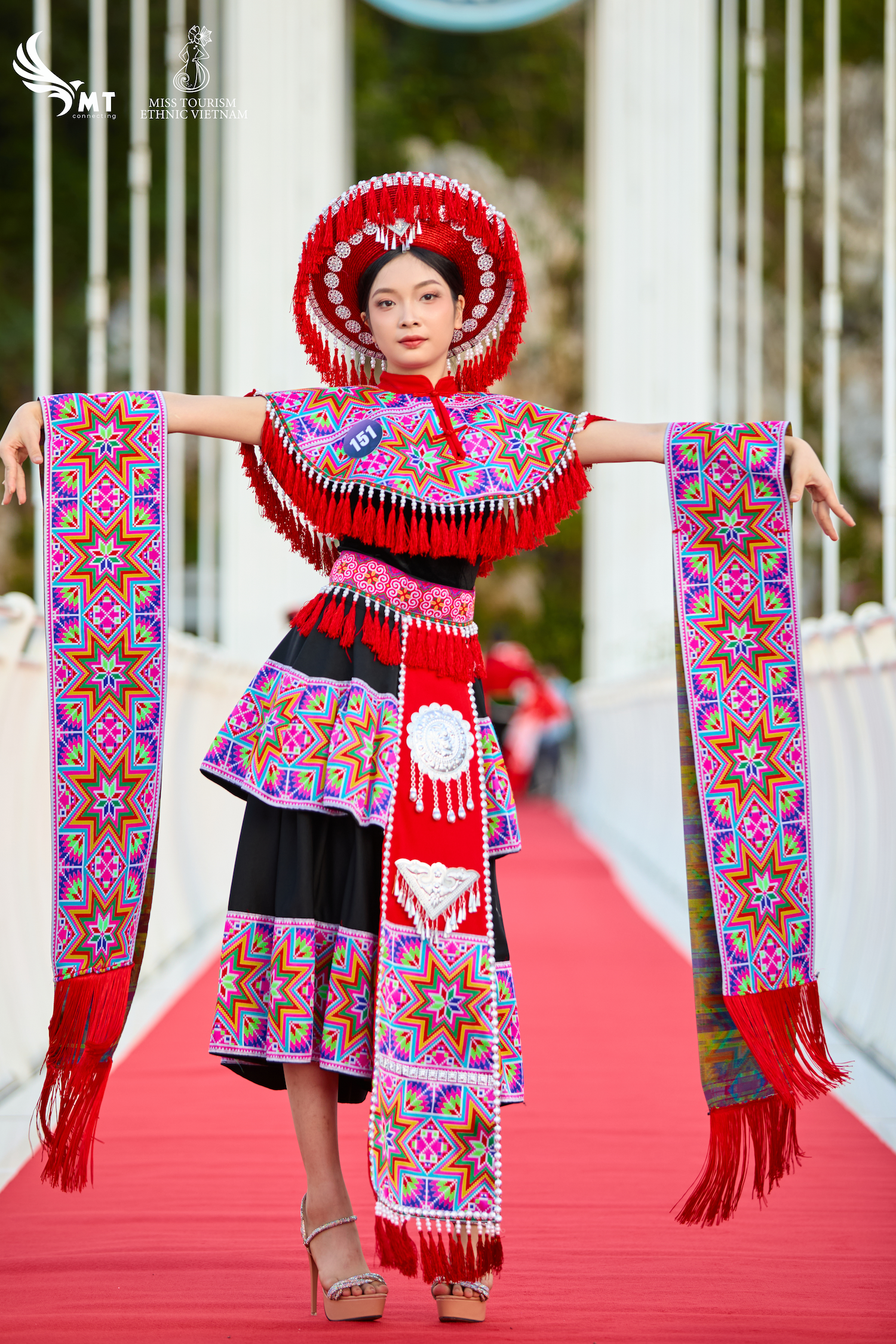 Dàn thí sinh Hoa hậu Du lịch Dân tộc Việt Nam trình diễn áo tắm nóng bỏng- Ảnh 10. Dàn thí sinh Hoa hậu Du lịch Dân tộc Việt Nam trình diễn áo tắm nóng bỏng- Ảnh 10.