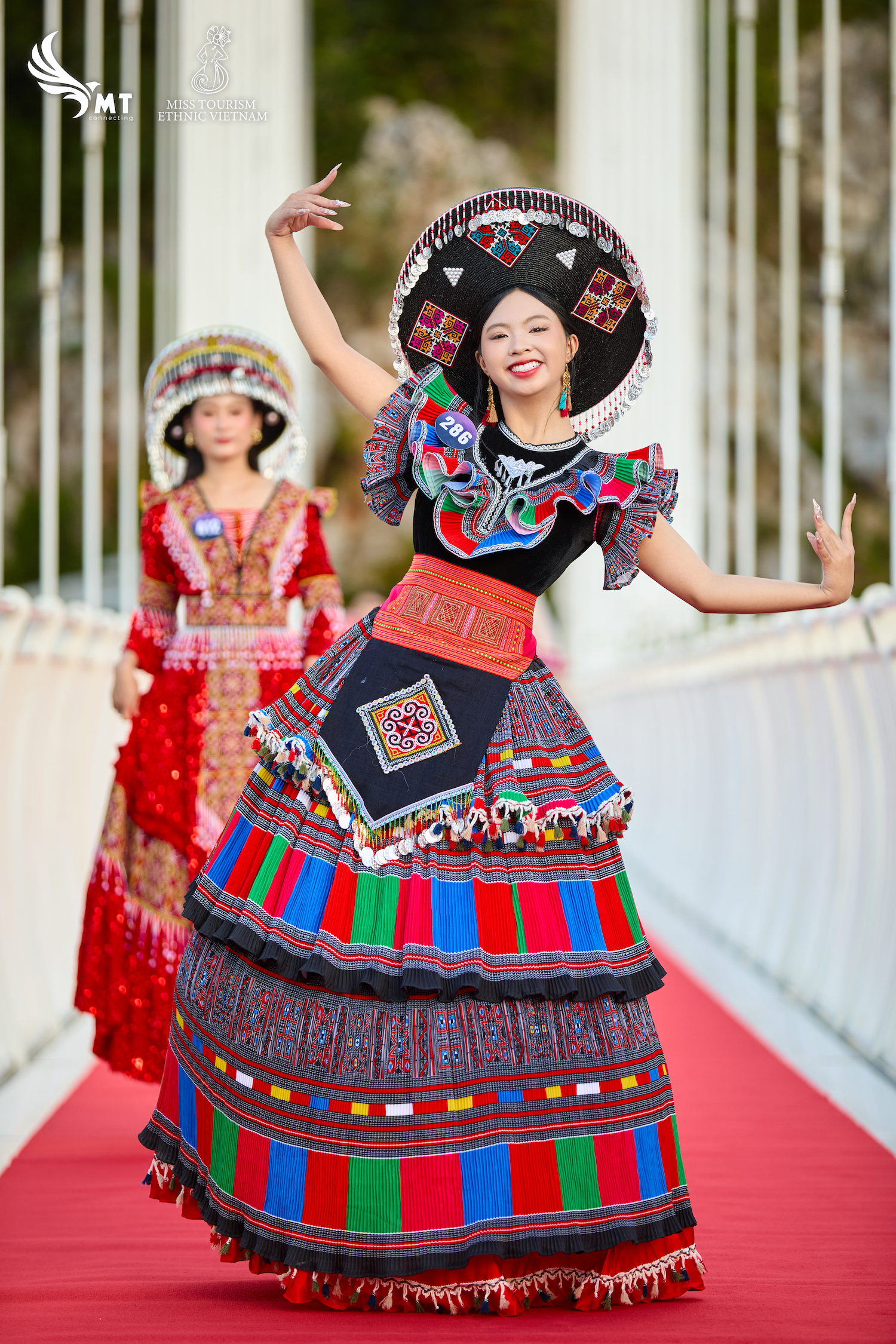 Dàn thí sinh Hoa hậu Du lịch Dân tộc Việt Nam trình diễn áo tắm nóng bỏng- Ảnh 11. Dàn thí sinh Hoa hậu Du lịch Dân tộc Việt Nam trình diễn áo tắm nóng bỏng- Ảnh 11.