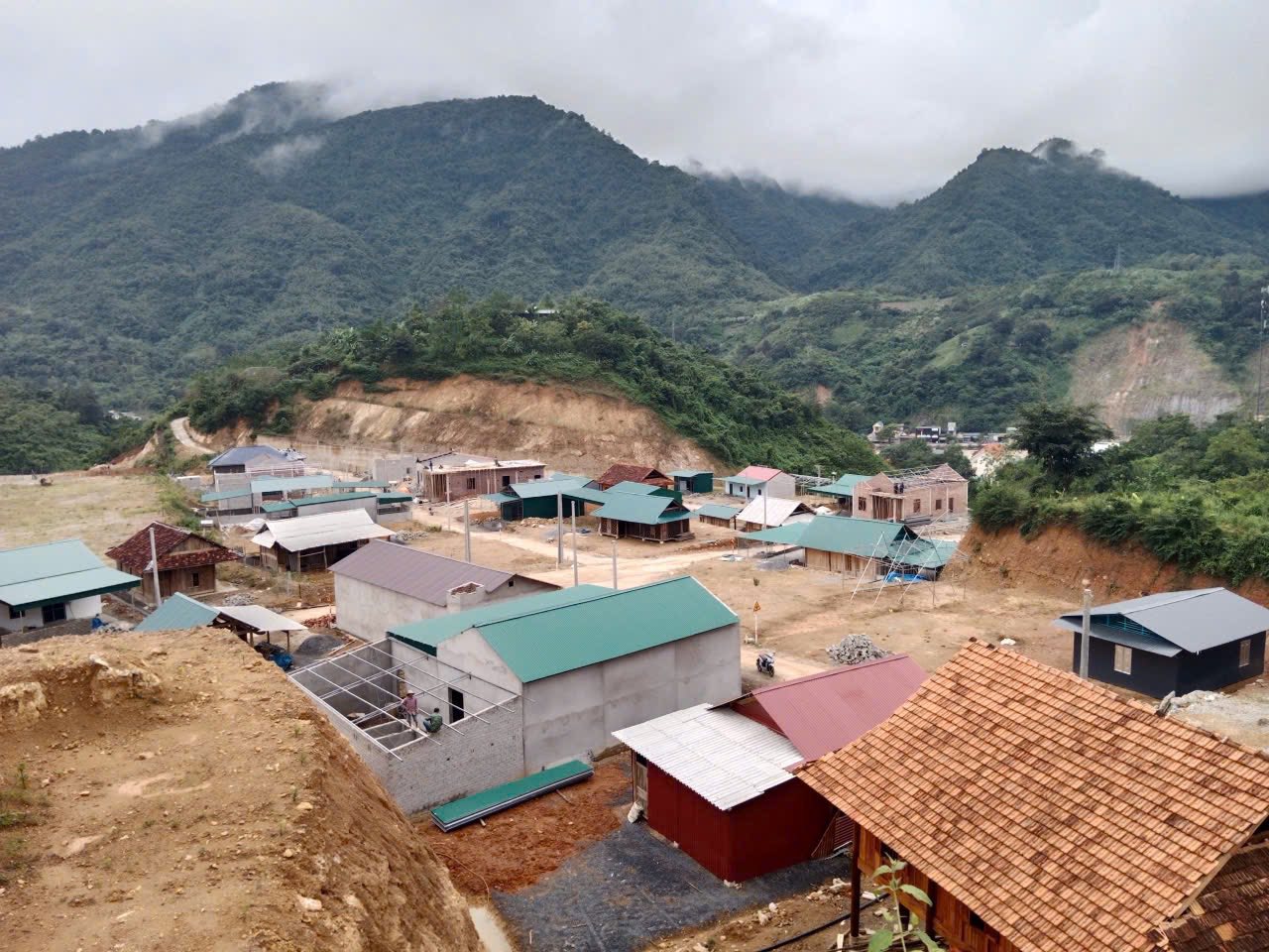 Nhà, trường xây xong để… 'đắp chiếu'- Ảnh 1. Nhà, trường xây xong để… 'đắp chiếu'- Ảnh 1.