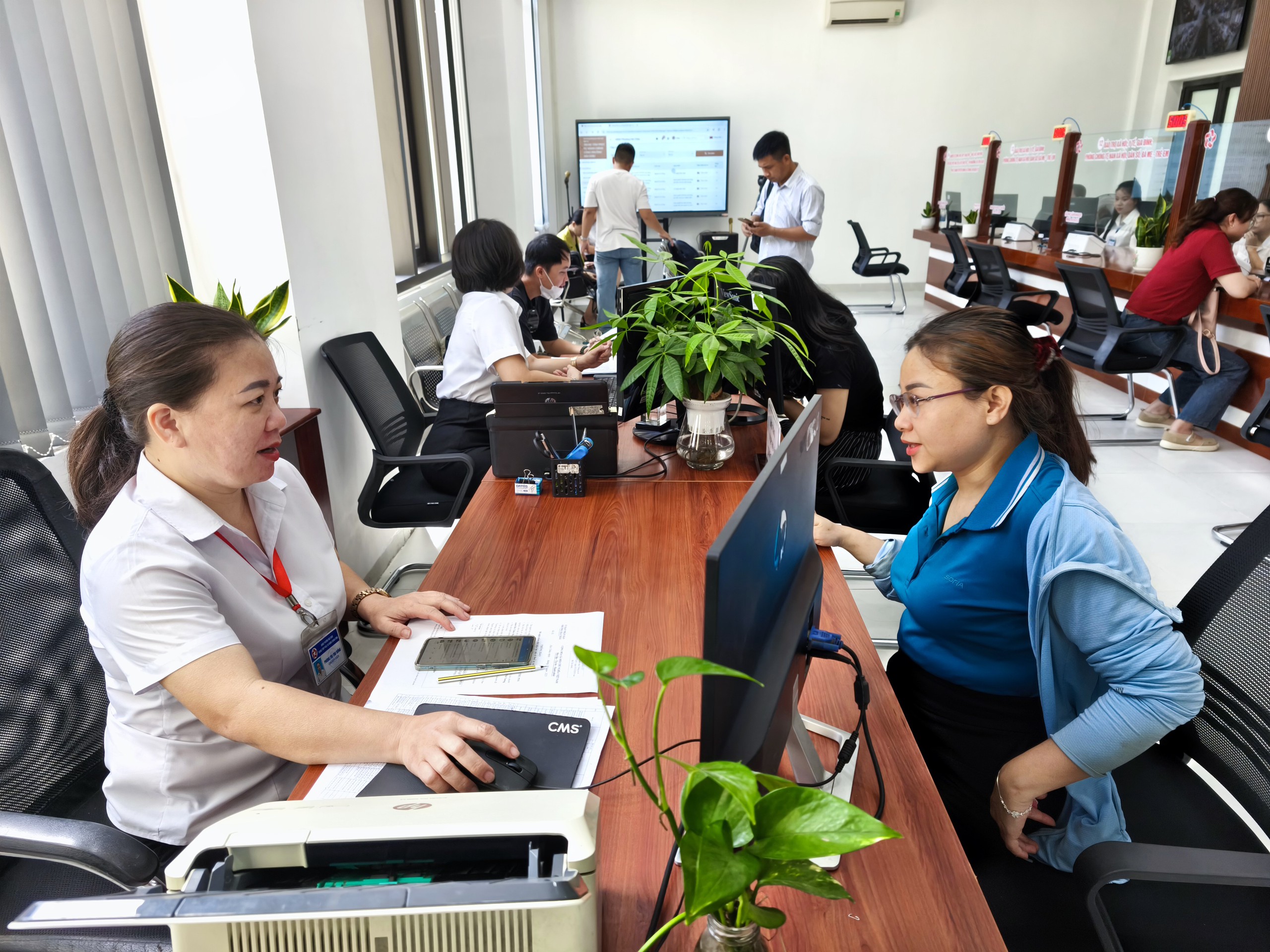 Đà Nẵng chi hơn 377 tỉ đồng hỗ trợ cán bộ bị ảnh hưởng do sáp nhập - Ảnh 1.