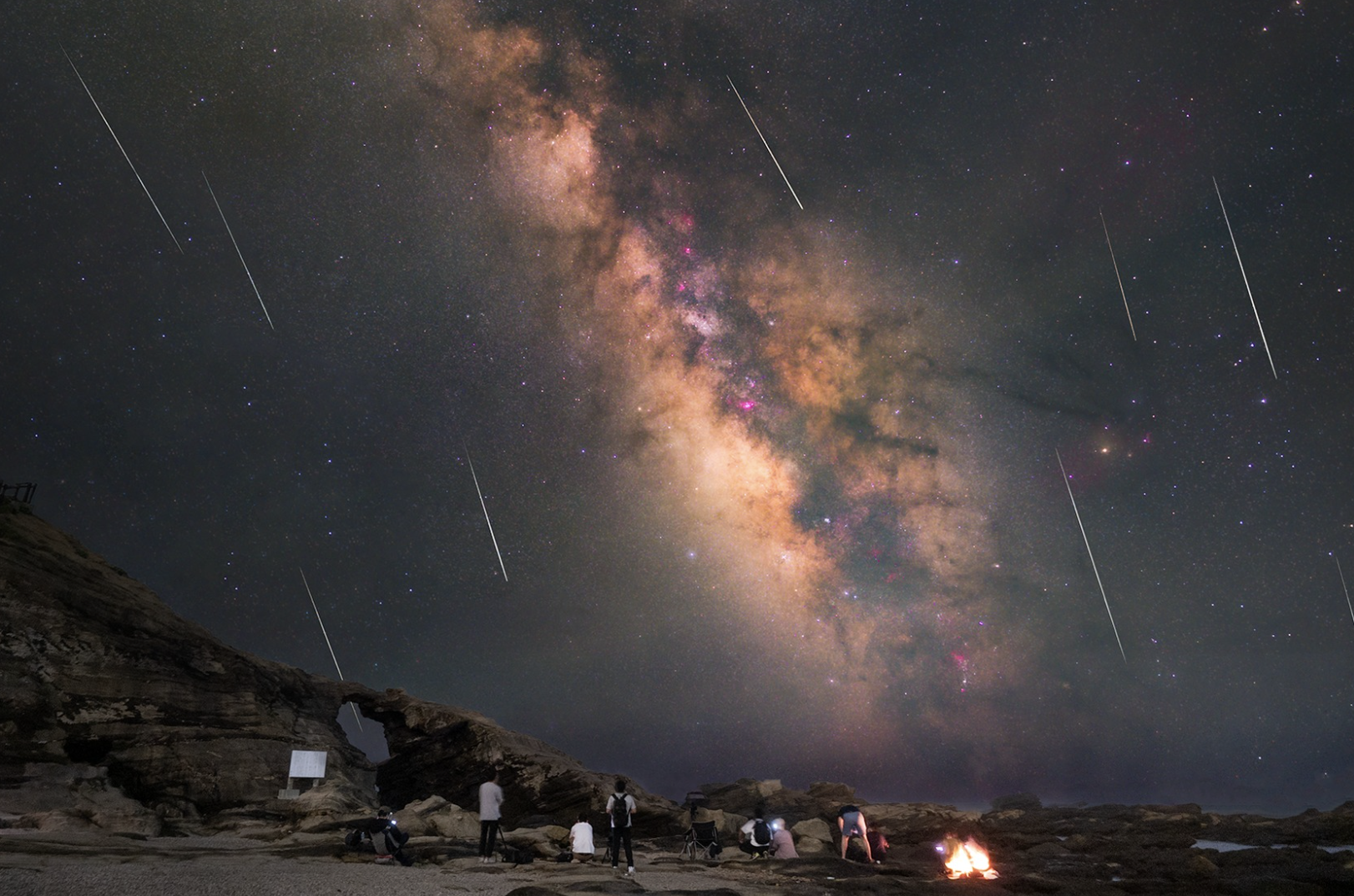 Tối nay một trận mưa sao băng đạt cực đại trên bầu trời Việt Nam - Ảnh 1.