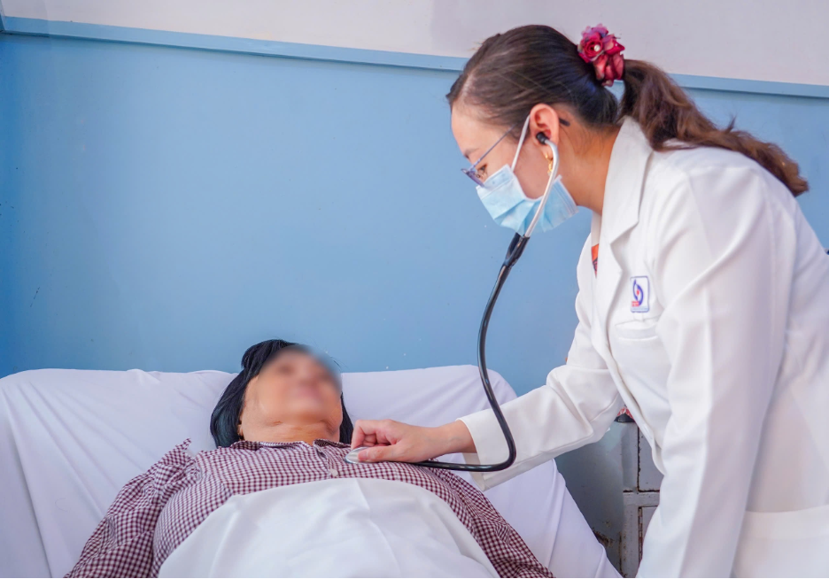 TP.HCM: Đã có gần 300 người nhập viện nghi ngộ độc sau ăn bánh mì - Ảnh 1.