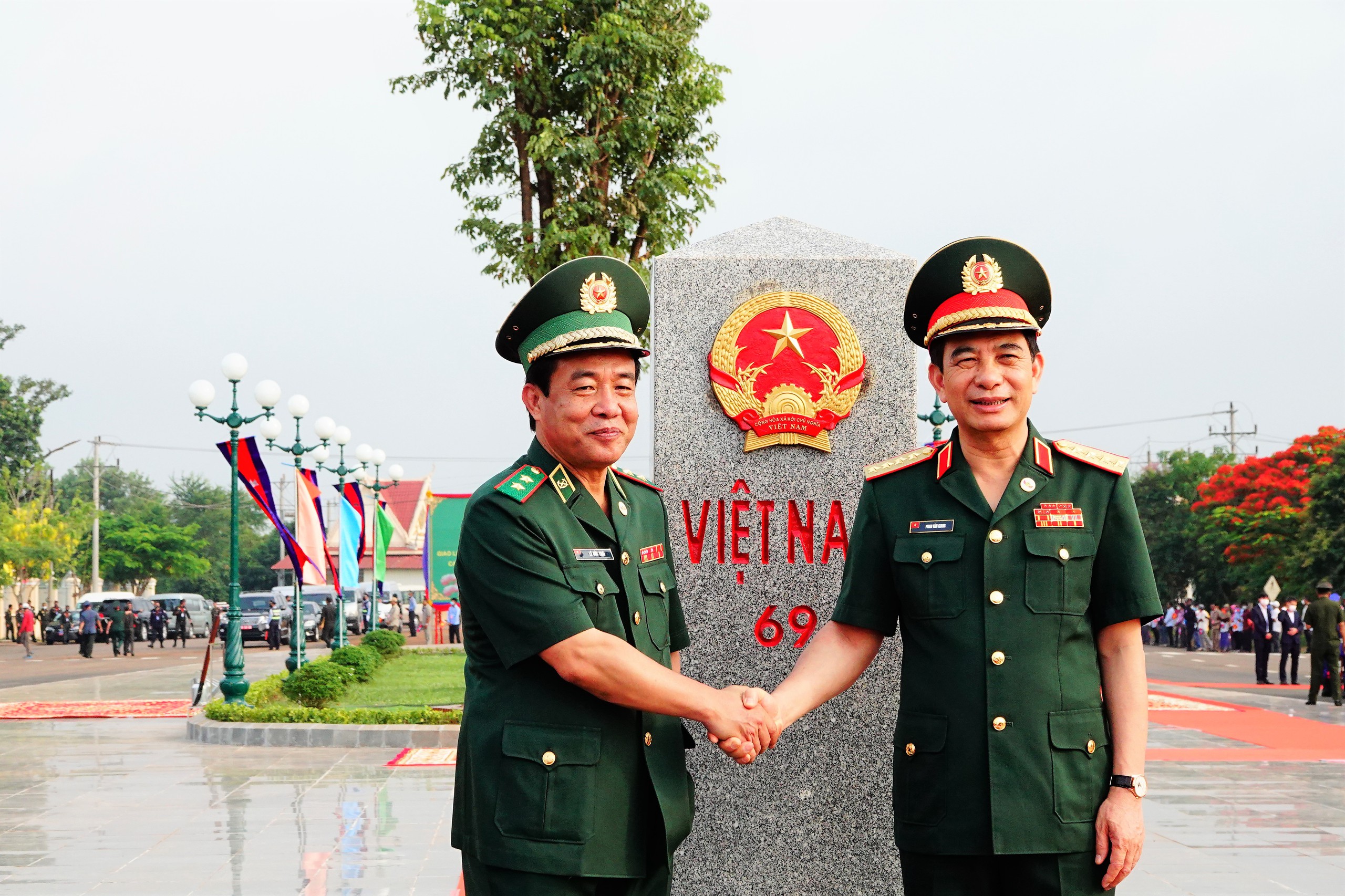 Giao lưu hữu nghị quốc phòng biên giới Việt Nam - Campuchia lần 2 có gì mới? - Ảnh 1.