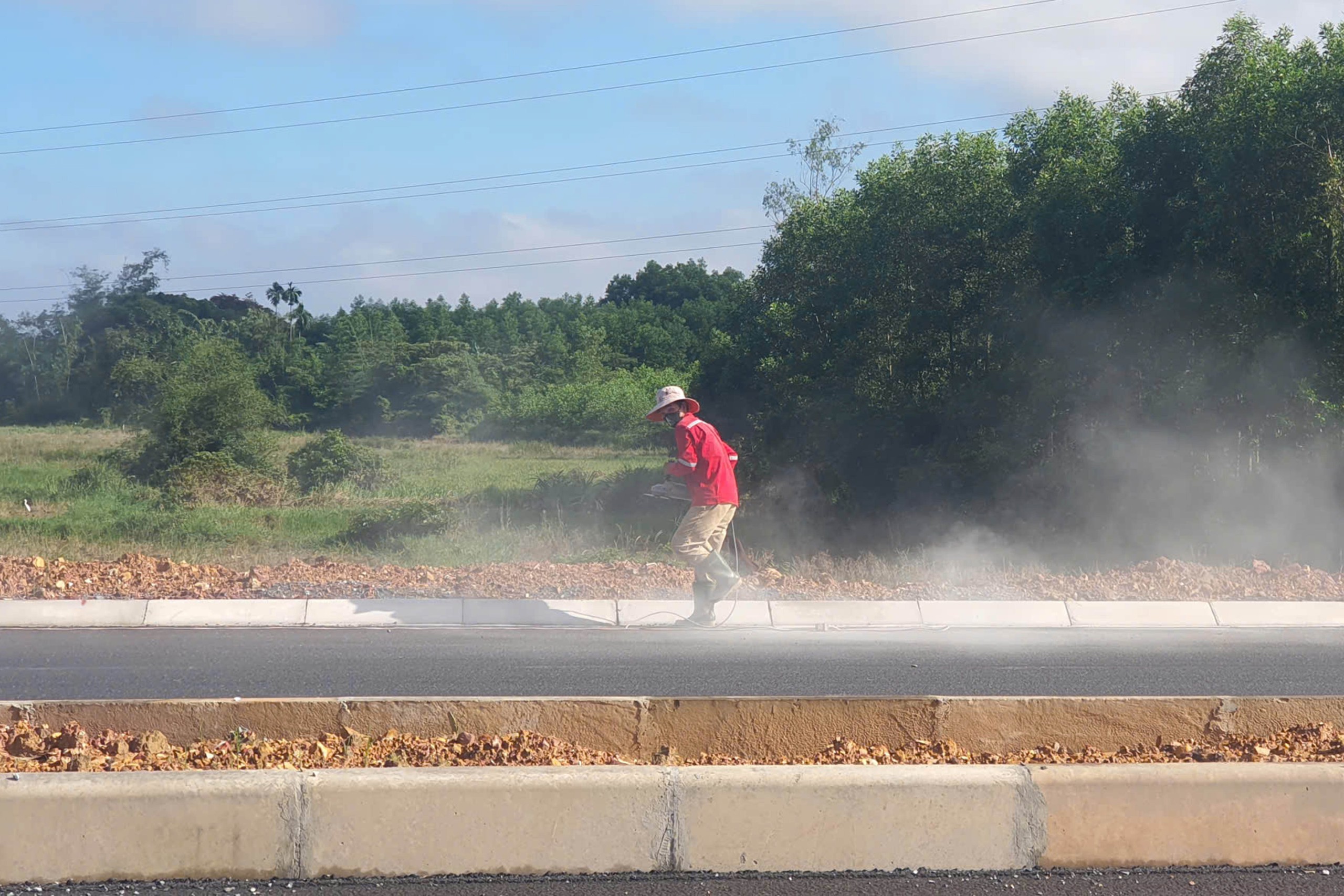 Quảng Trị: Đường chưa bàn giao, xe ô tô, container ồ ạt đi vào để tránh... BOT - Ảnh 4.
