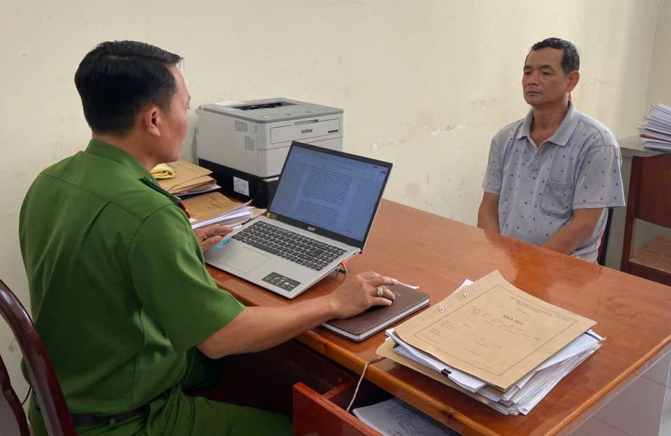 Đồng Nai bắt nghi can trộm 1,8 tỉ đồng trong cốp xe mô tô chỉ Sau 10 giờ - Ảnh 2.