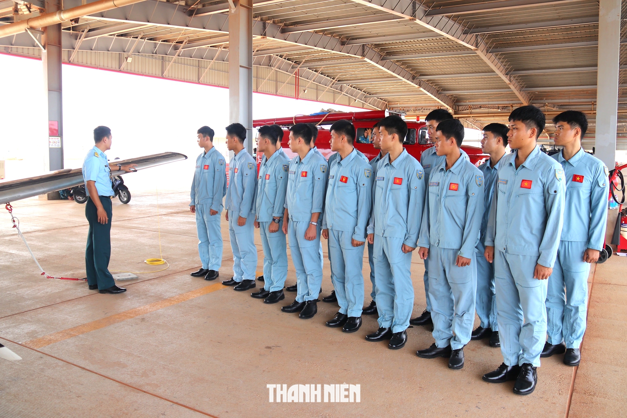 Cận cảnh Trung đoàn 920 đào tạo phi công ở sân bay Phan Thiết- Ảnh 2.